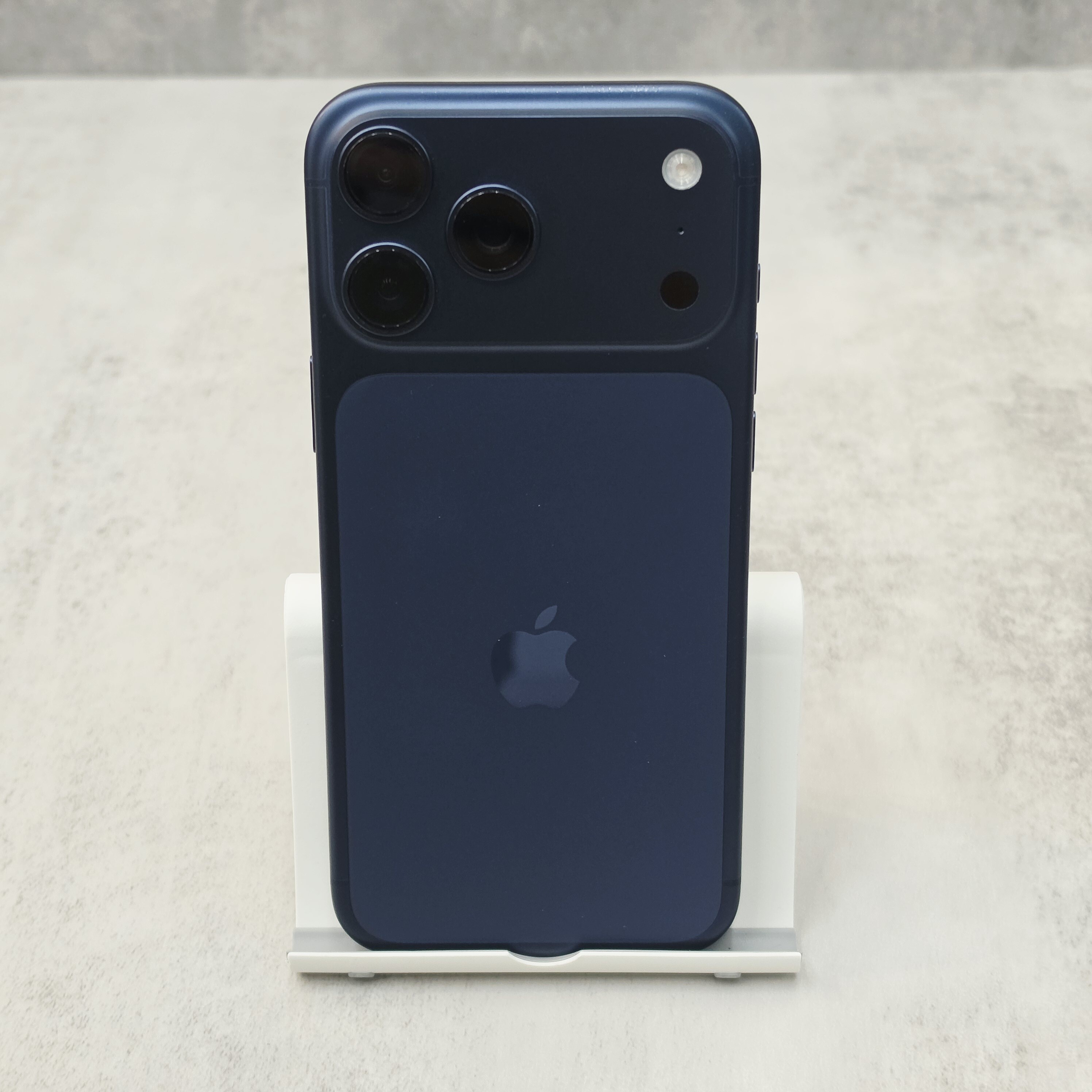 二手 iPhone｜iPhone 17 pro max 256G 藏藍