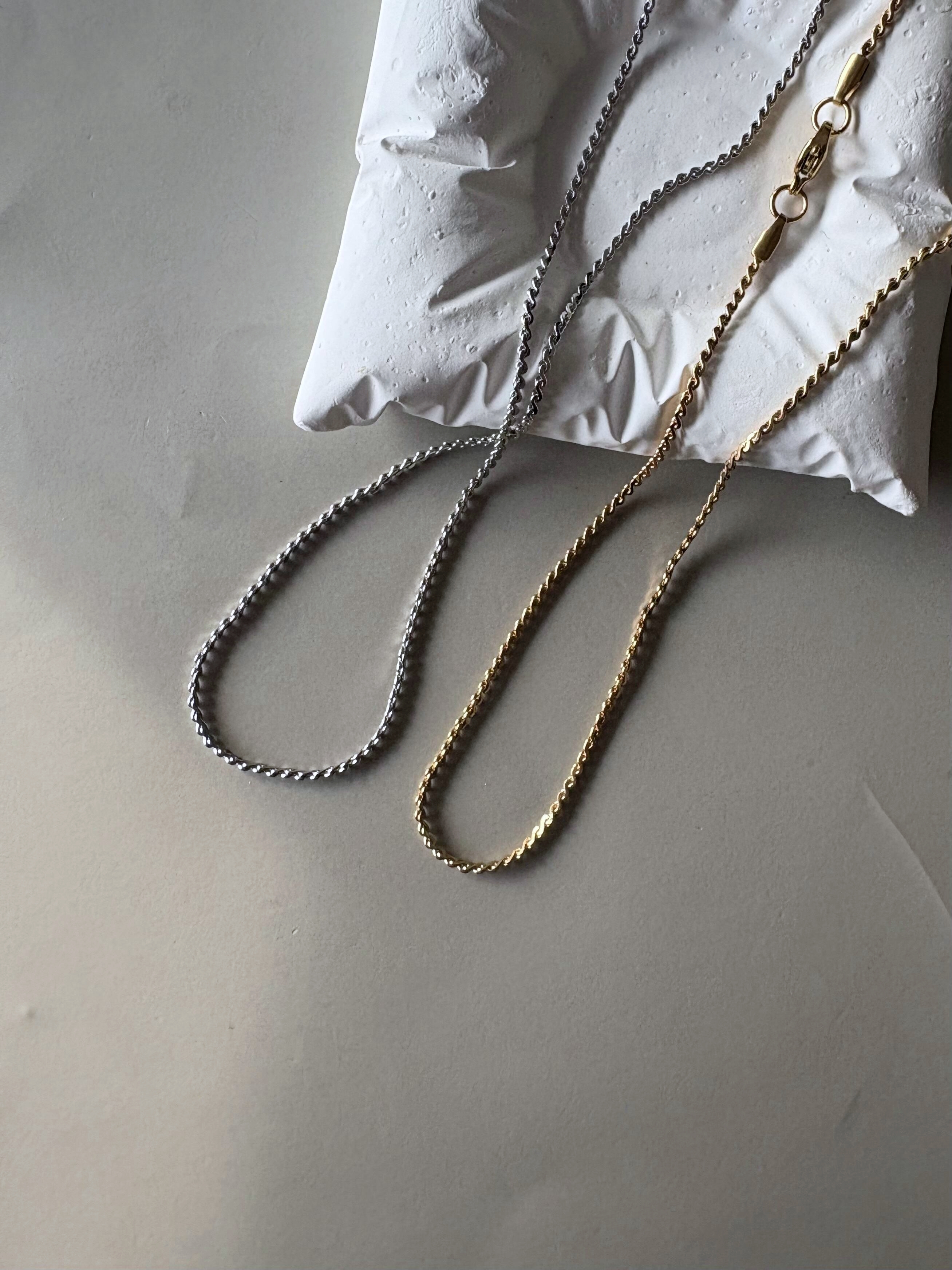 twist chain necklace