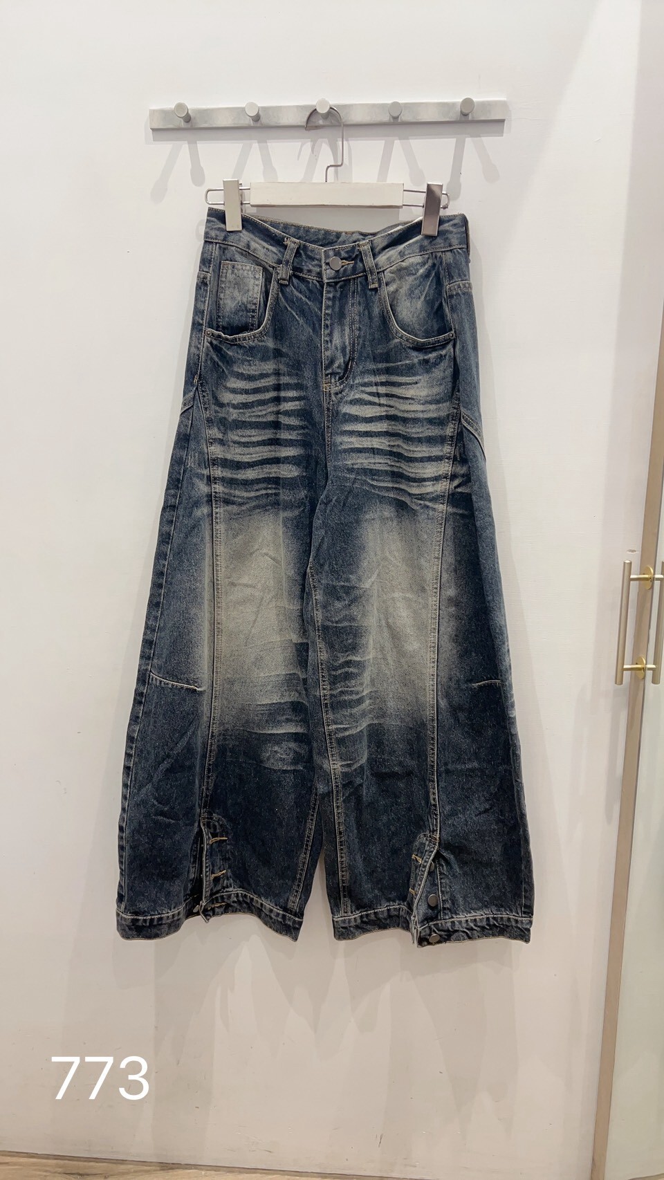"Cat-scratch" curved-cut trousers