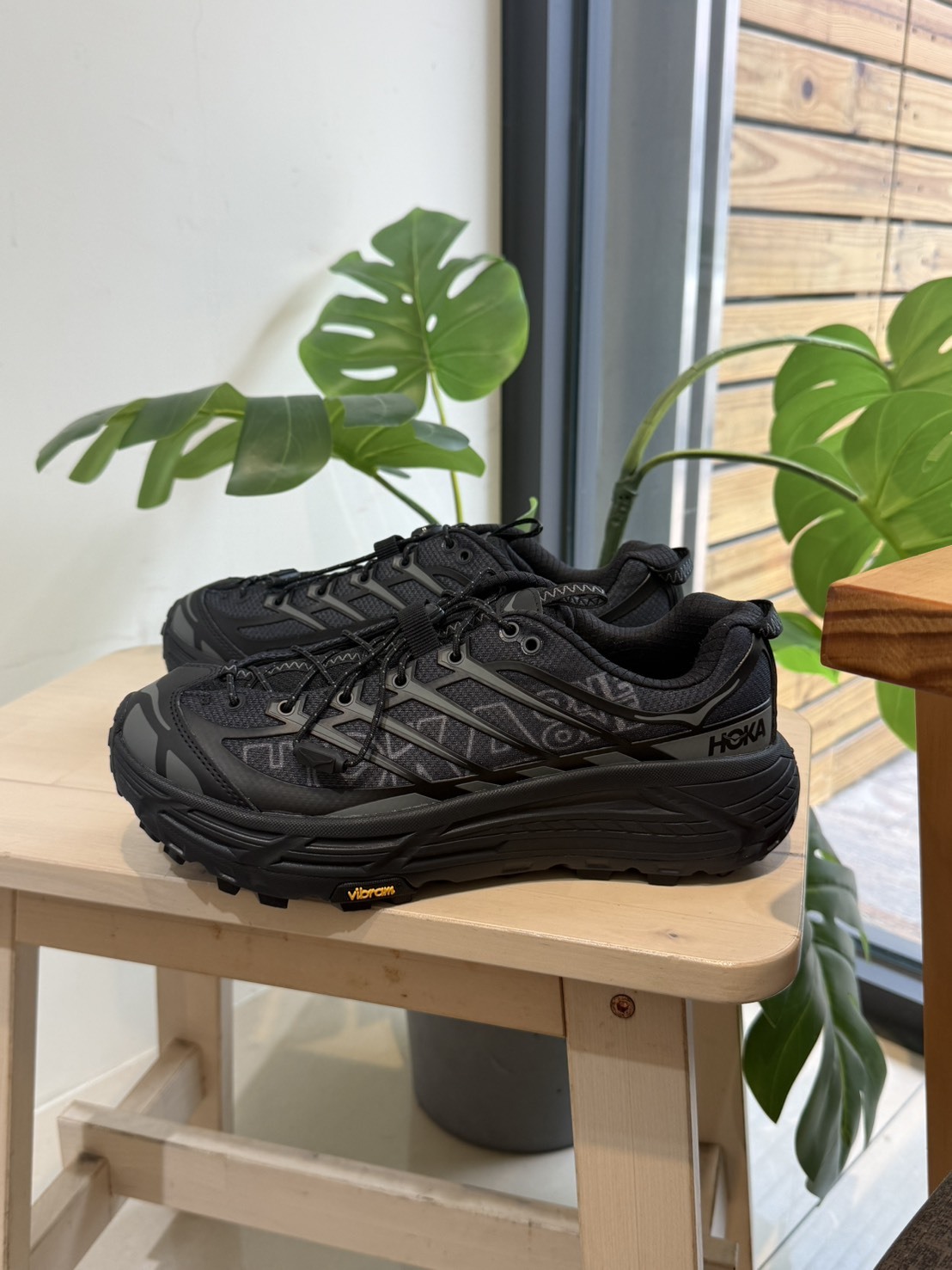 【APAIR】預購 Hoka one one Mafate THREE 2 WORDMARK 男女鞋 越野跑鞋 機能跑鞋 全黑 鞋面字體 1175490-BCKT