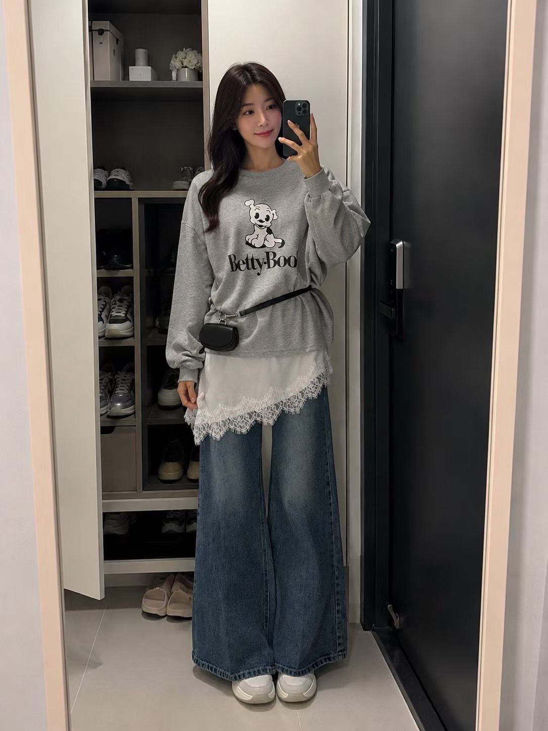 白狗狗拼接白蕾絲紗衛衣
