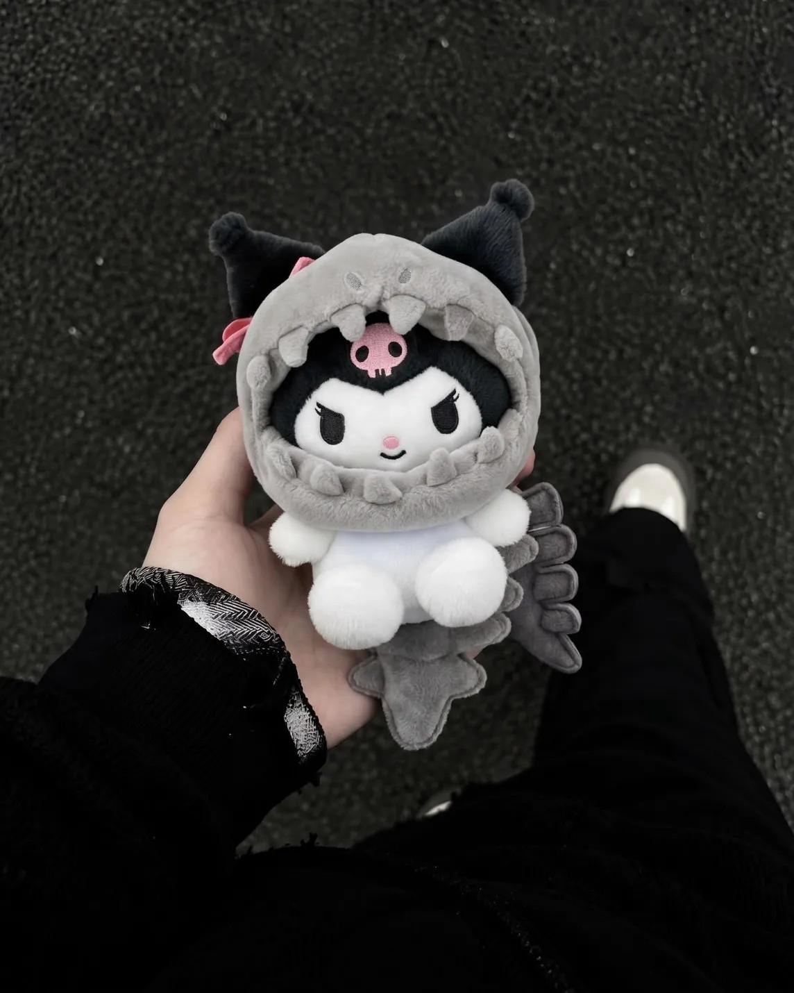 <我會瘋掉這太可愛...😭>正版授權 Sanrio x E-Strong 三麗鷗 恐龍造型可拆毛絨吊飾