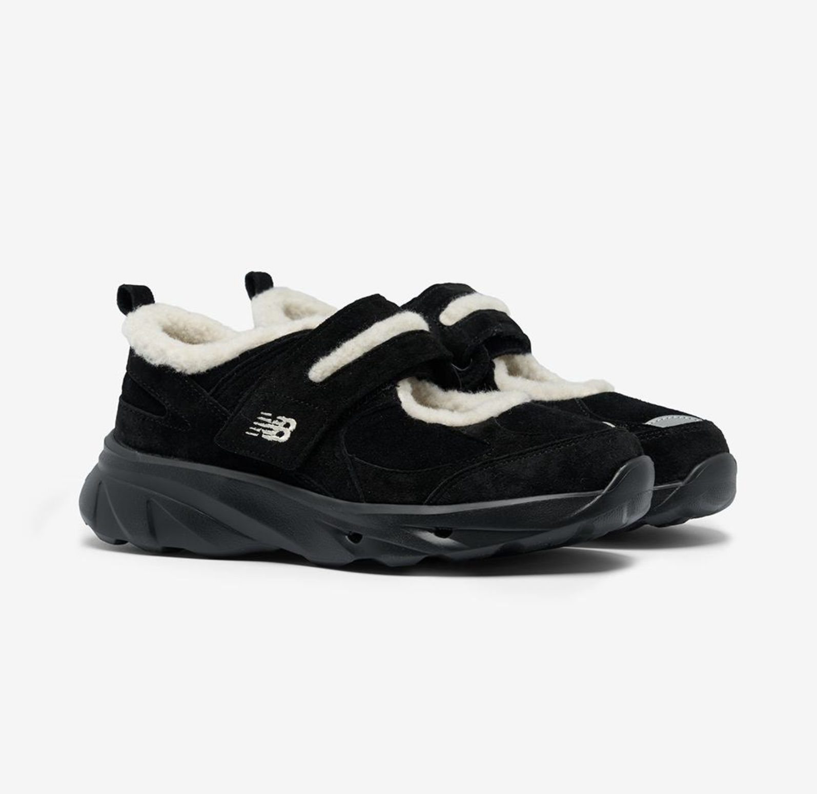 (Pre-order) New Balance Breeze Winter- Black