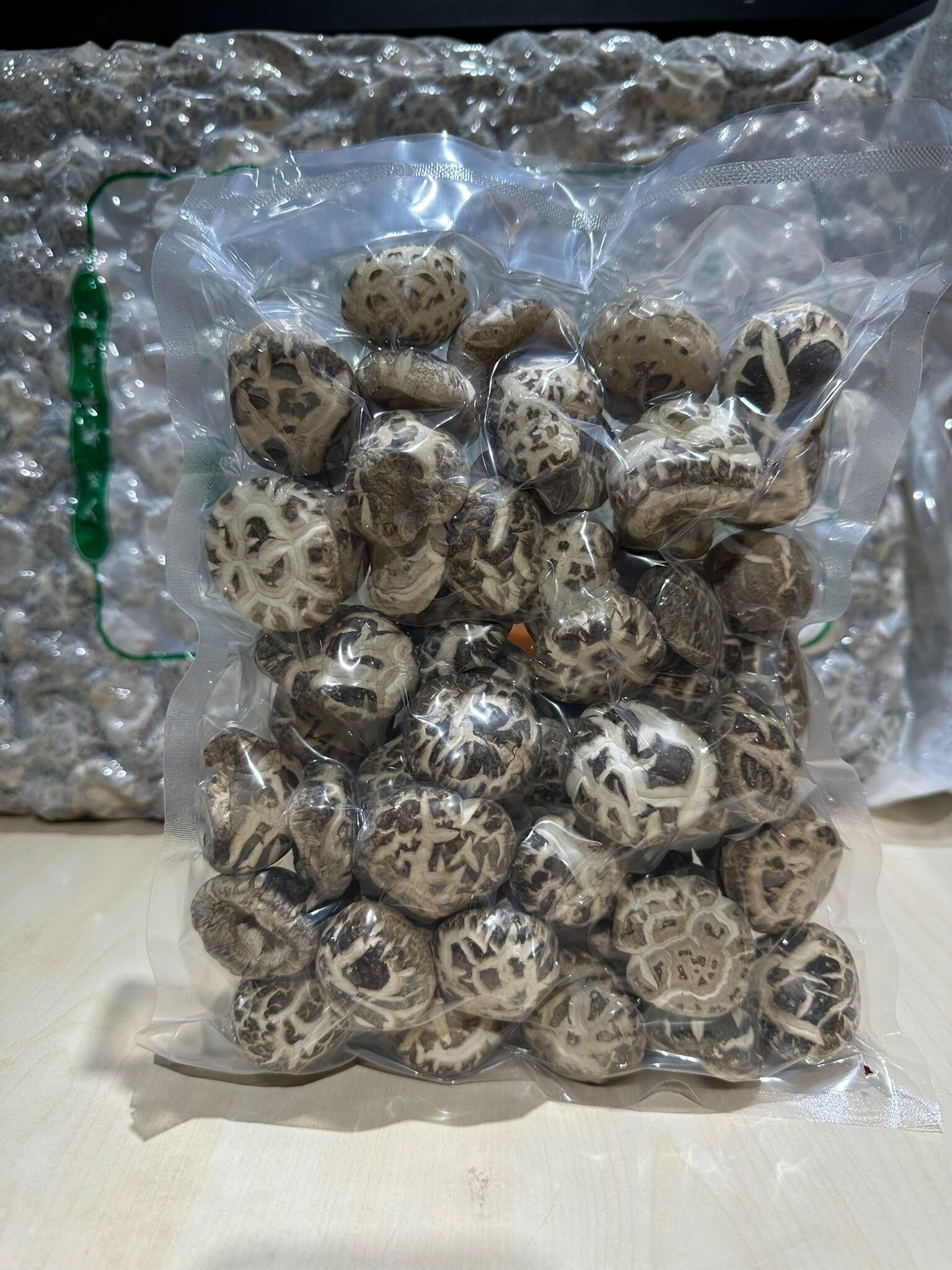 FH015 [永瑞行] 原木天白花菇 (去腳) 300g