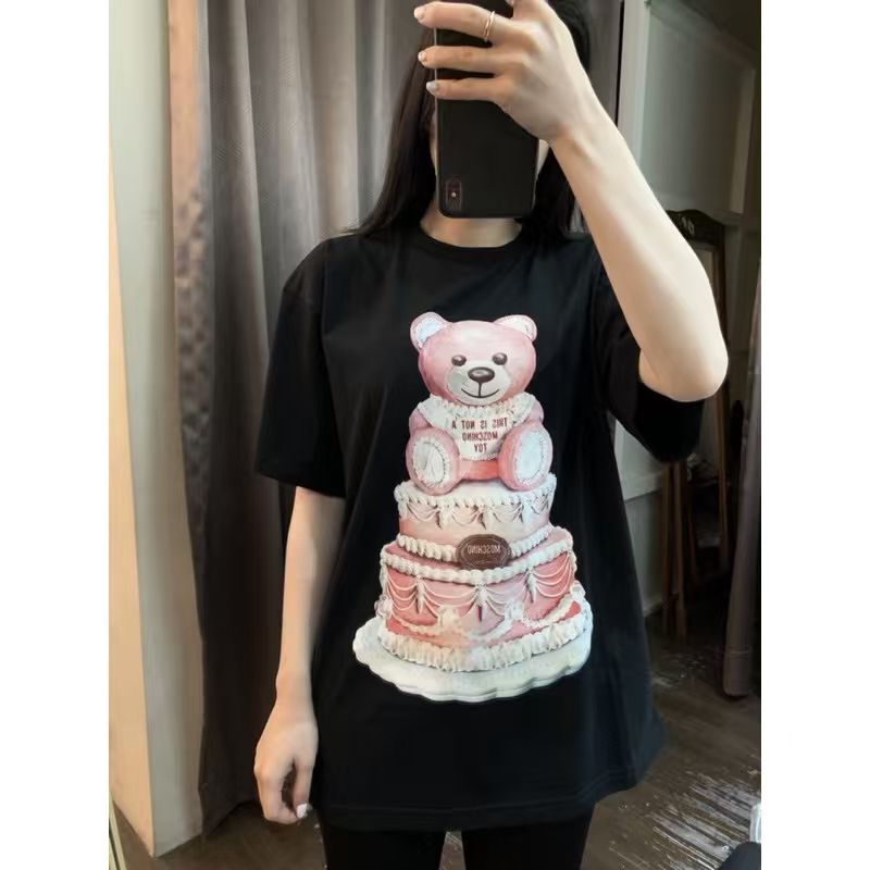 【預購】S100902 Moschino 經典粉紅蛋糕泰迪熊短袖上衣