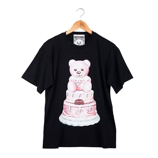 【預購】S100902 Moschino 經典粉紅蛋糕泰迪熊短袖上衣