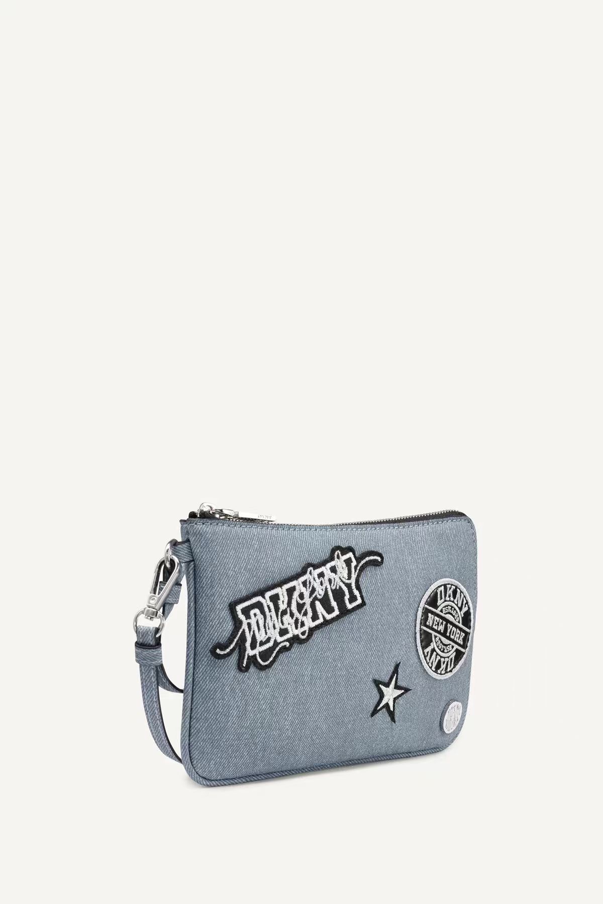 【預購】DKNY N100916 腕帶手拿包 (淺藍色)