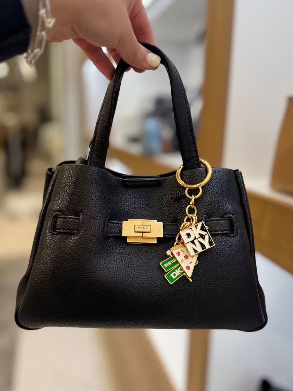 【預購】DKNY N100922 小號手提包 (黑色)