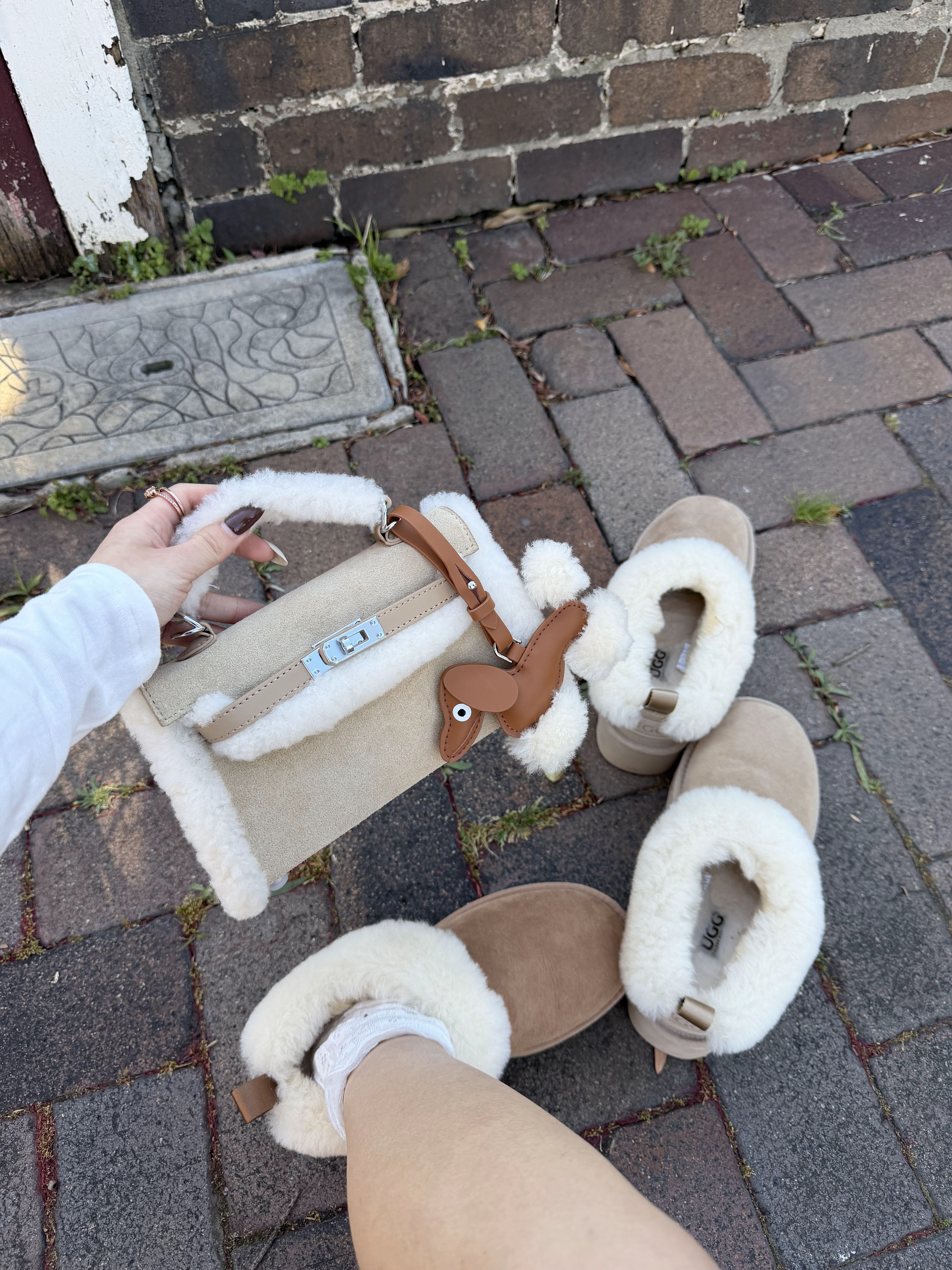 【2色入】UGG Ozlana Kelly Mini Shearling Handbag