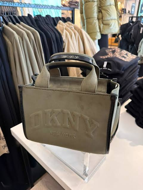 【預購】DKNY N100927 HADLEE 小號標識托特包