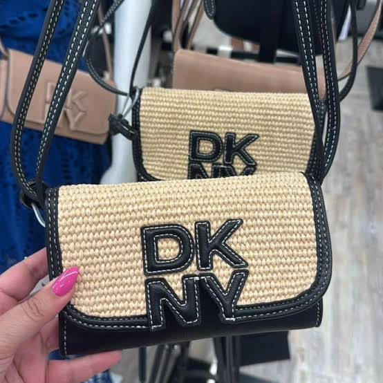 【預購】DKNY N100931 NICOLE 翻蓋斜挎包