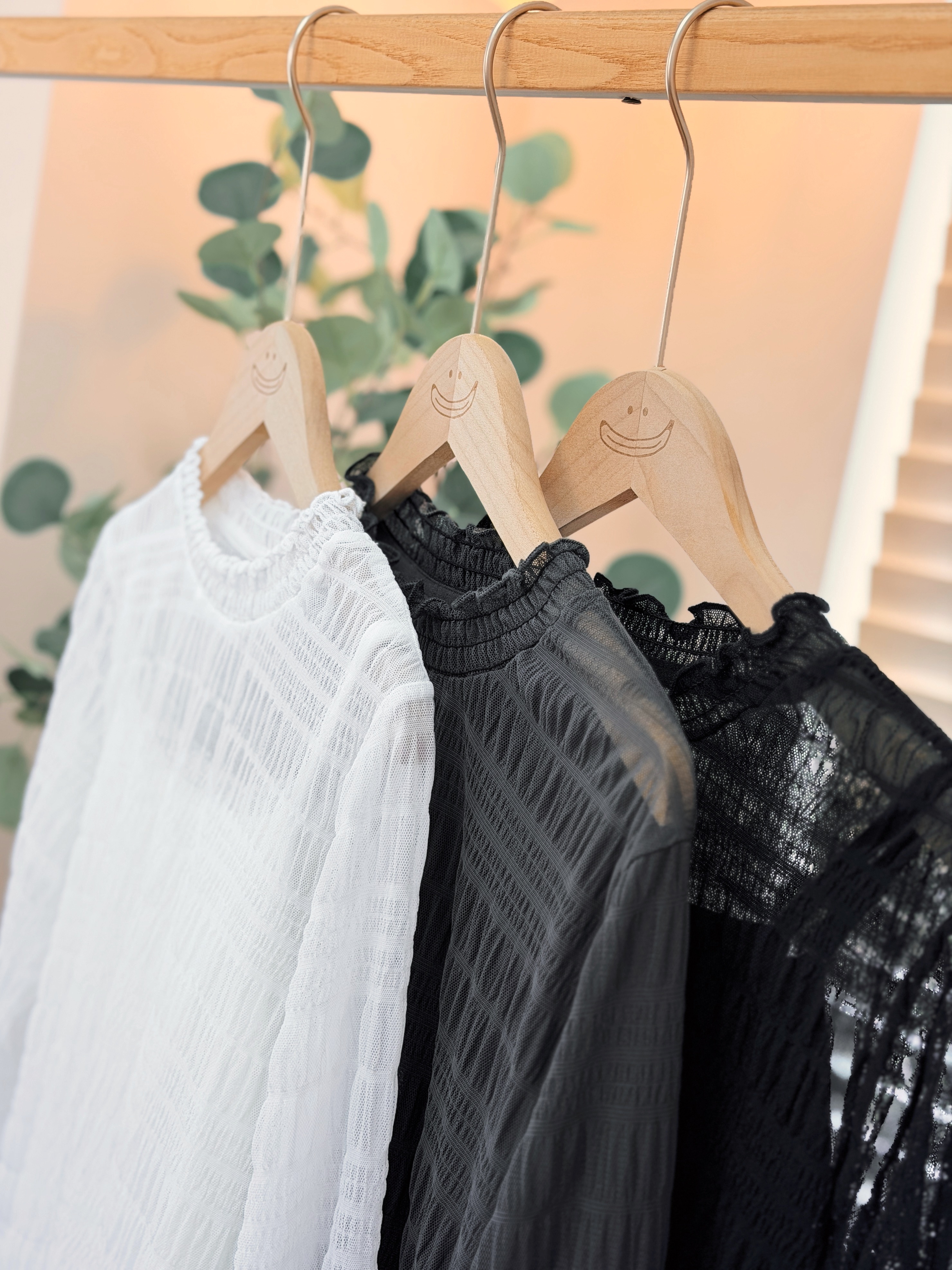 【新色加入🩶】三色 / 透膚磨砂感壓皺長袖上衣 / Sheer Crinkled Mesh Long Sleeve Top