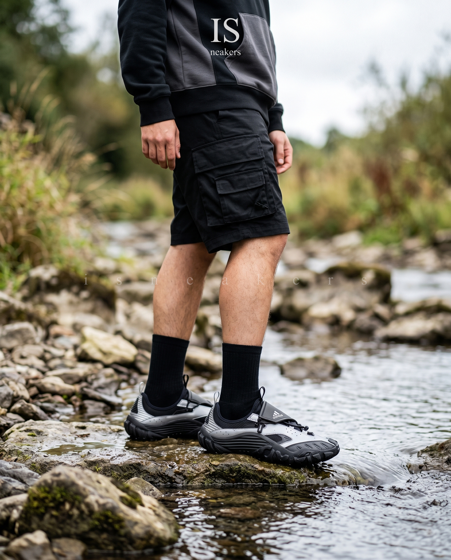 iSNEAKERS｜Pharrell Williams x adidas Watermoc "Black Silver" 黑銀 LB2841