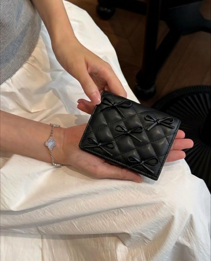 <冬日限定🎀>Charles&Keith 小CK 冬日限定 蝴蝶結鏈條短夾 黑 銀