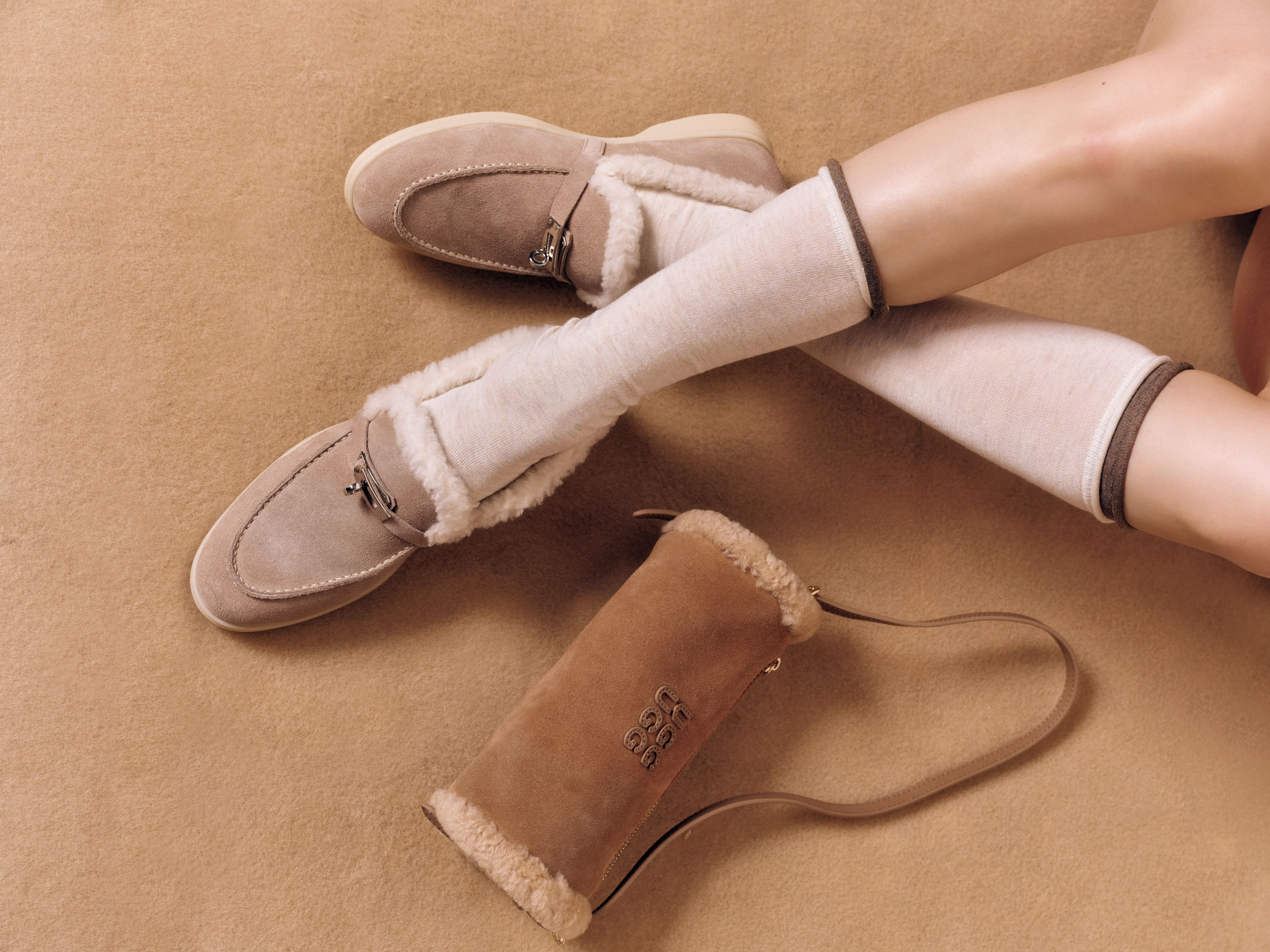 UGG 26AW Ozlana Logo Shearling Barrel Bag