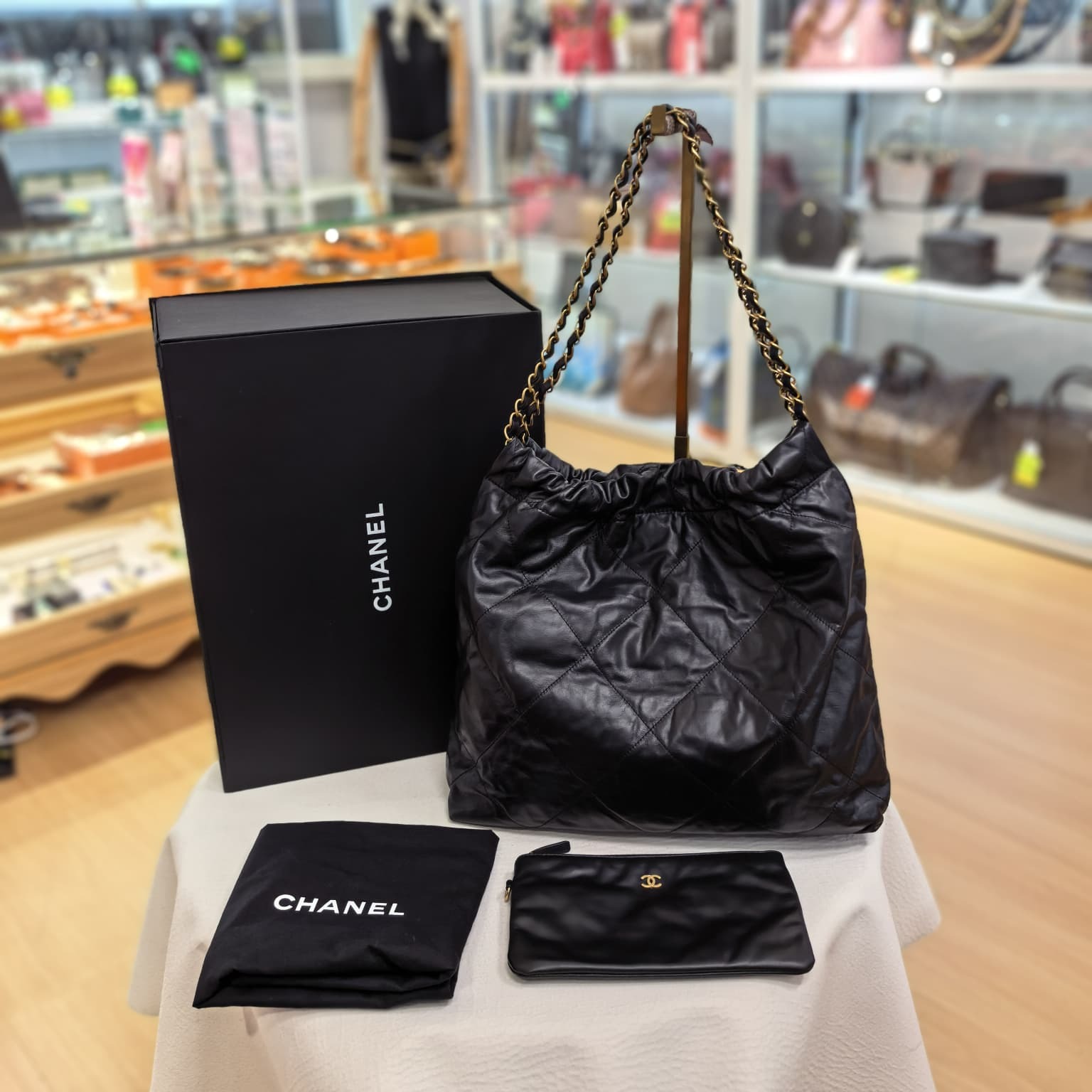 全新CHANEL 22 BAG, 垃圾袋 SMALL, AS3260, 黑色小牛皮,白色琺瑯字, #小號 #BRAND NEW #香榭站正品