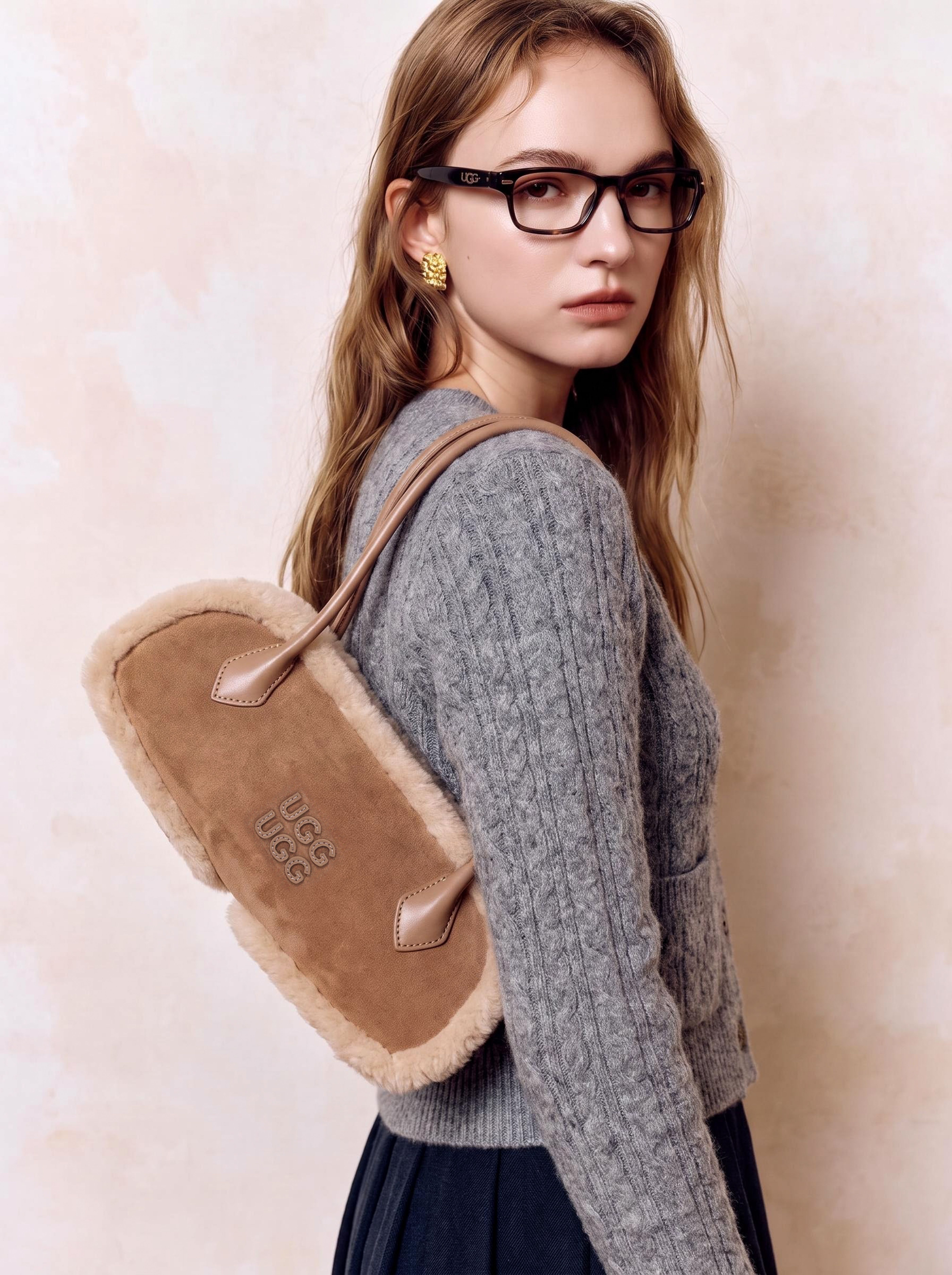 【2色入】UGG 26AW Ozlana Logo Shearling Baguette Bag
