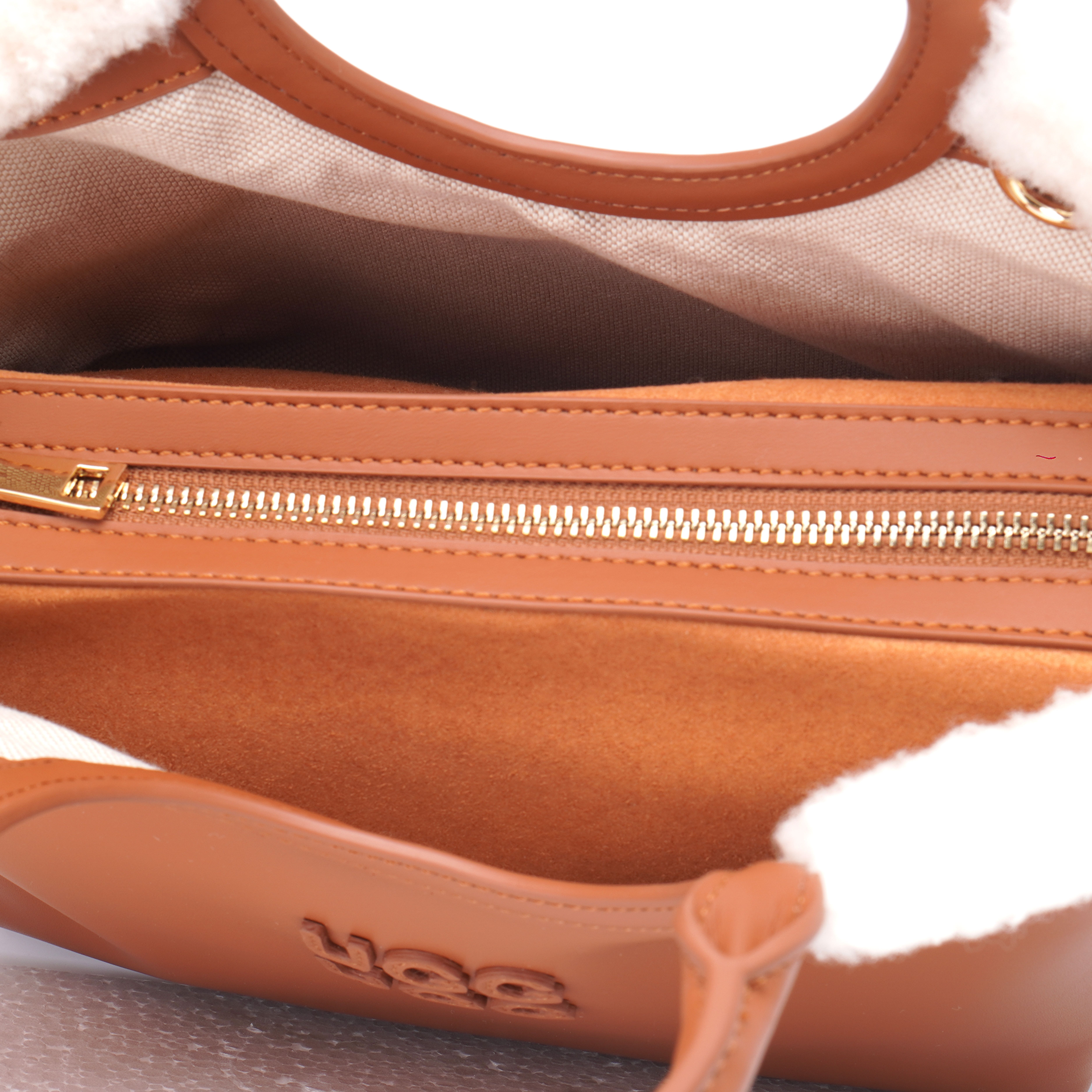UGG 26AW Ozlana Logo Shearling Handbag