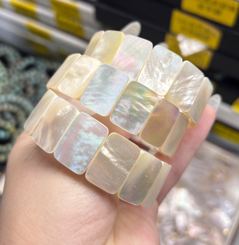 261009 - B30 頂級白貝母手排
