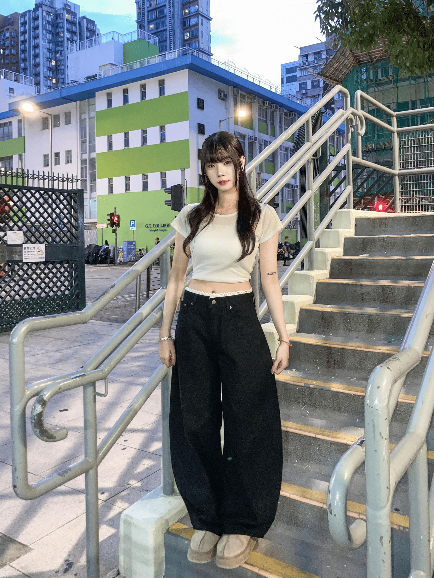 【網站限定優惠】蕾絲邊褲頭彎刀褲