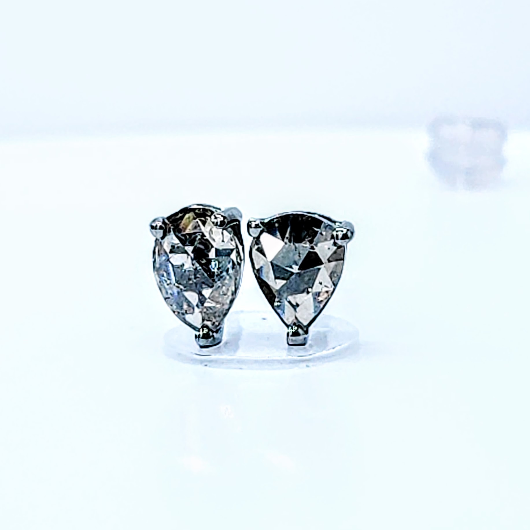 全新18K金【主石1卡4份梨形灰黑鑽】耳環