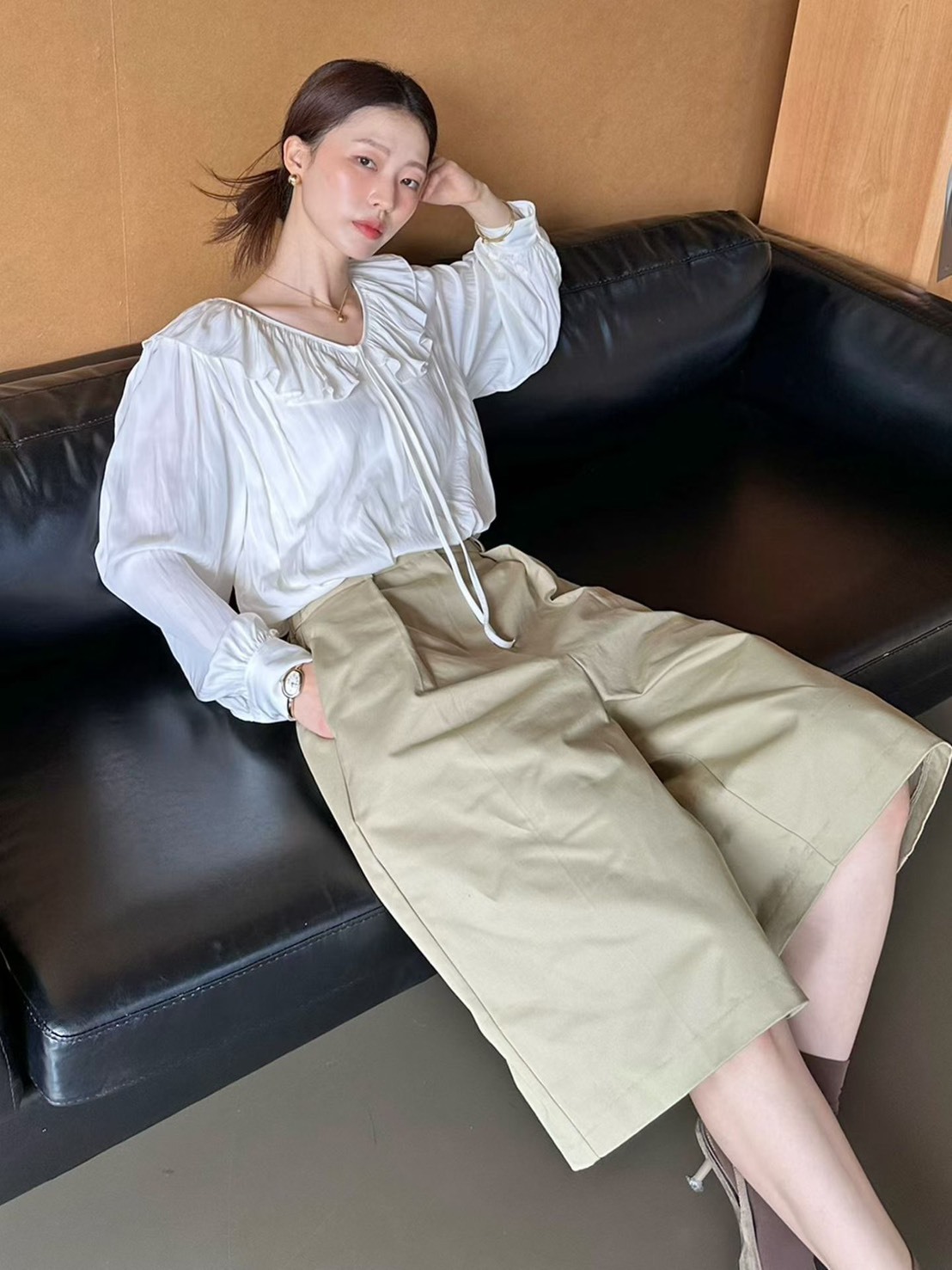 荷葉領綁帶泡泡襬襯衫