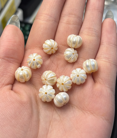 261009 - B64 南瓜珠白貝母隔珠1粒