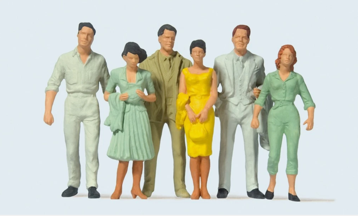 Preiser 63203 1/32 scale Passers By
