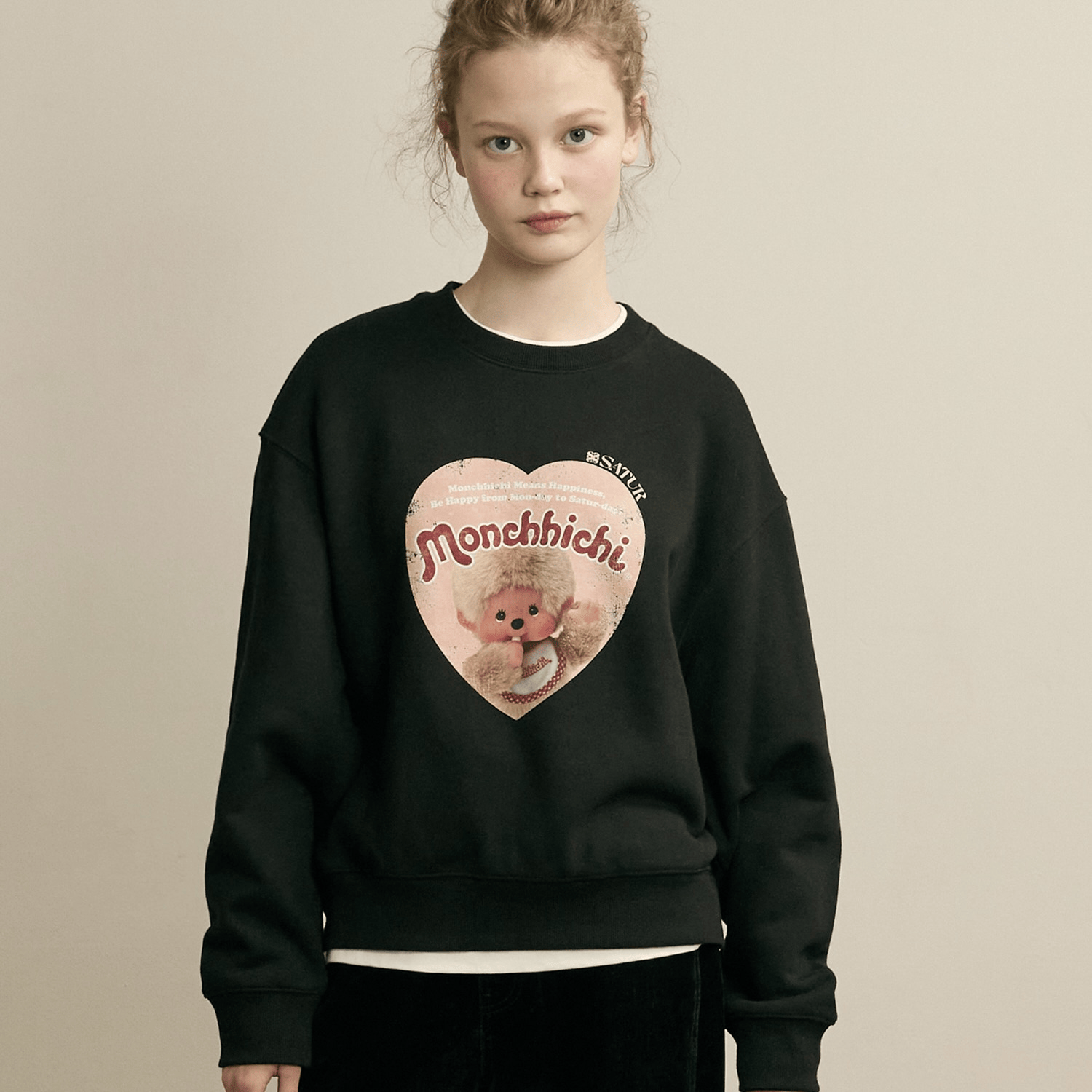 Satur｜SC264UTM01 Satur X Monchhichi Saturday Mood Sweatshirt [2 colors]