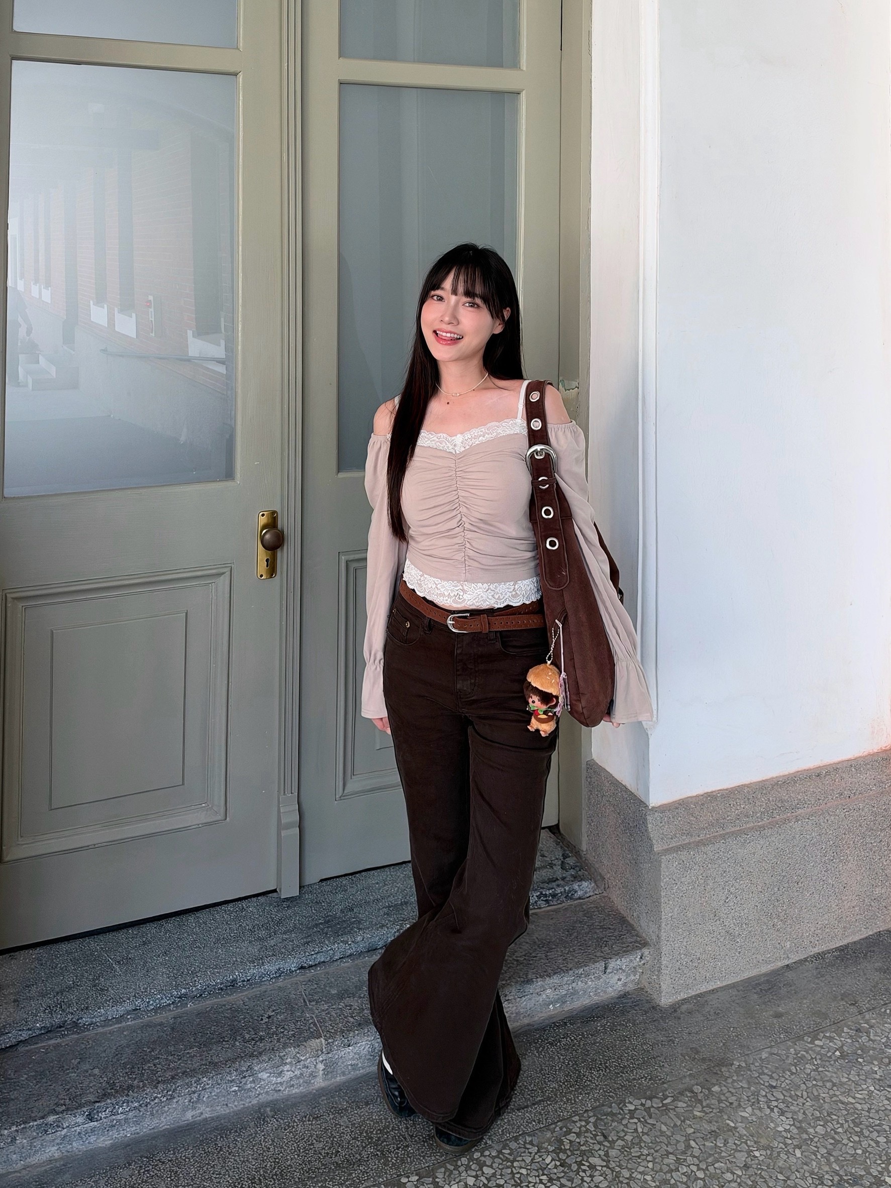 LINA LINA微辣甜感蕾絲滾邊假兩件附罩杯上衣-奶茶杏