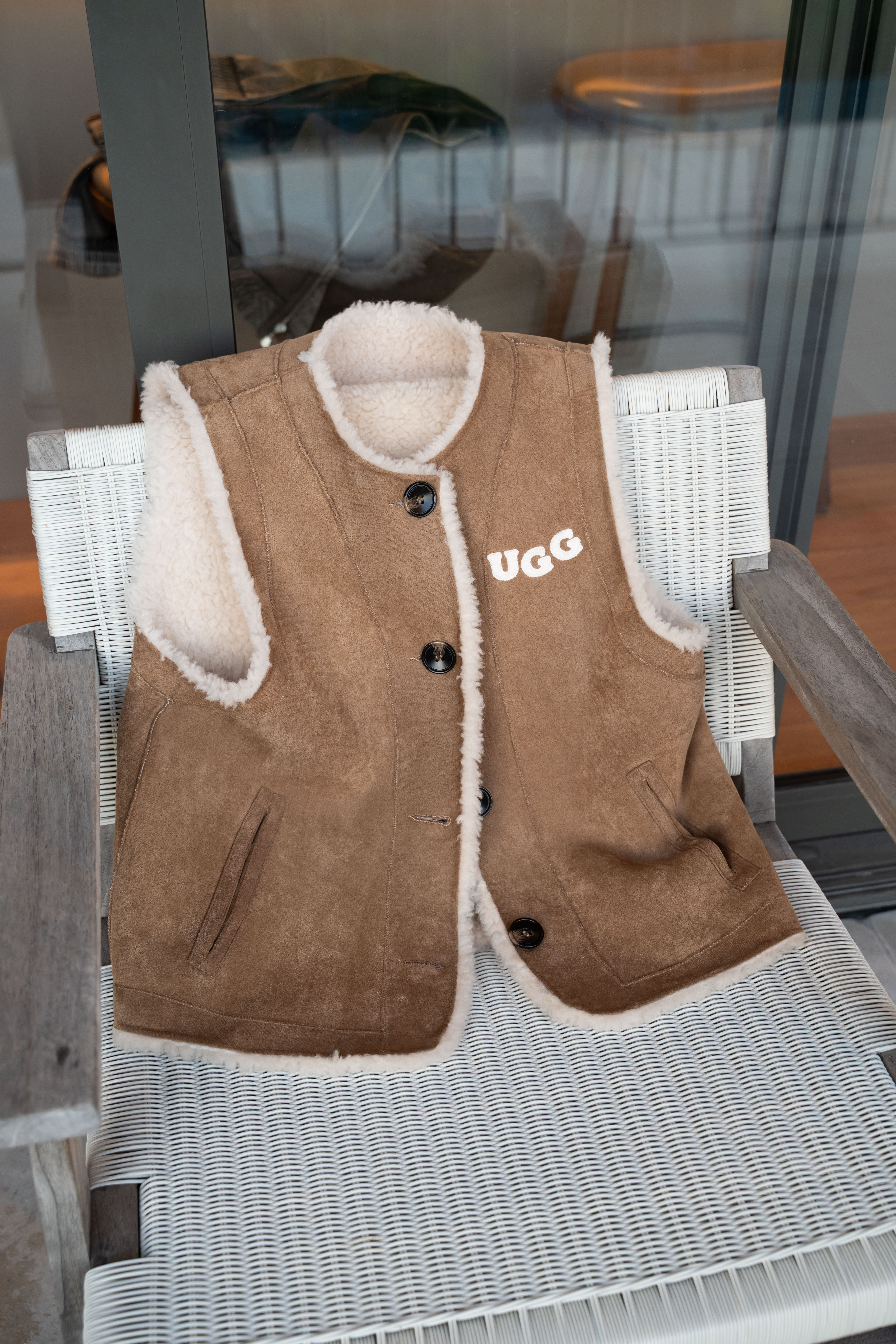 【3色入】UGG Ozlana 26AW Logo Longline Reversible Shearling Vest