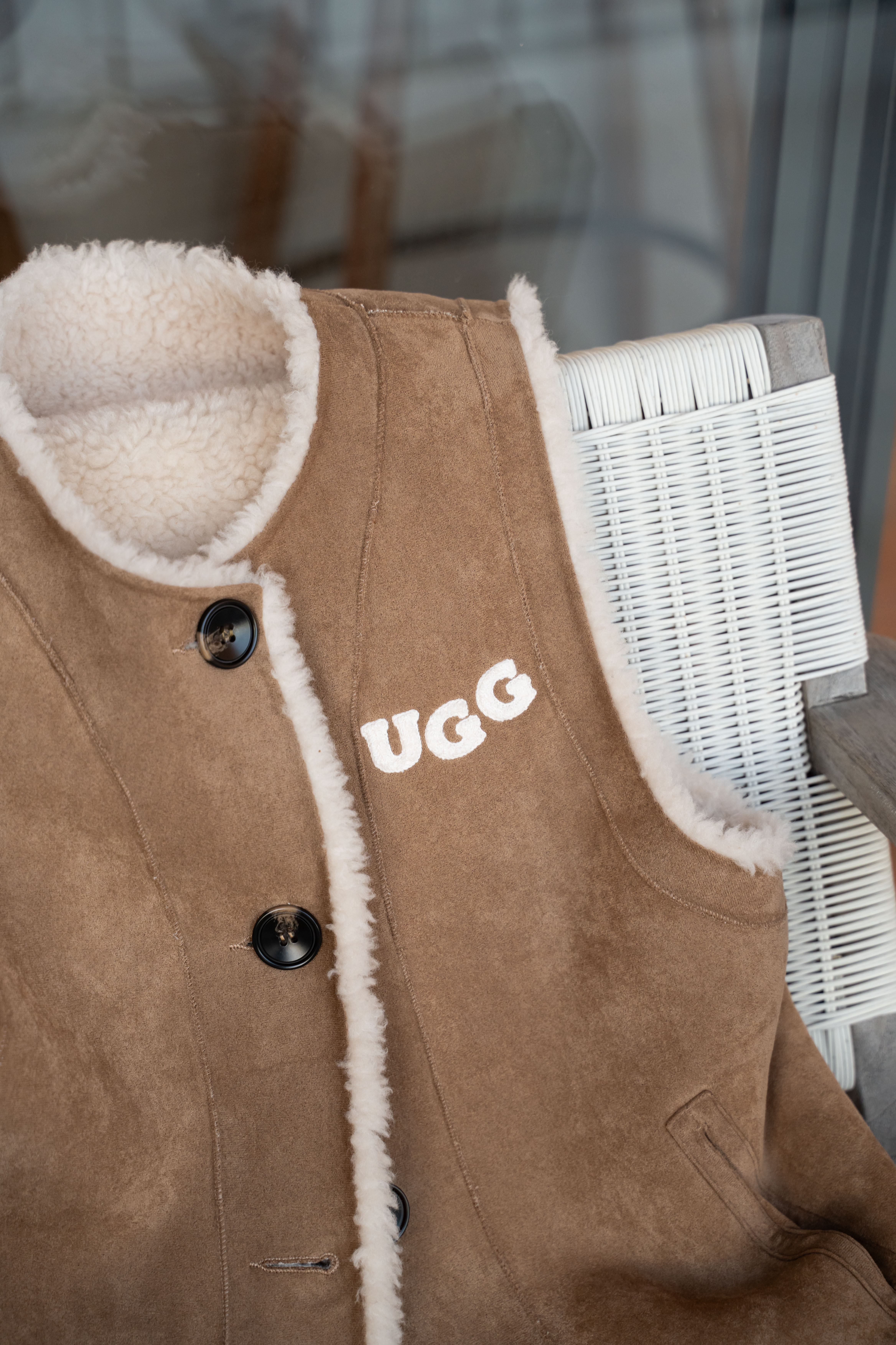 【3色入】UGG Ozlana 26AW Logo Longline Reversible Shearling Vest