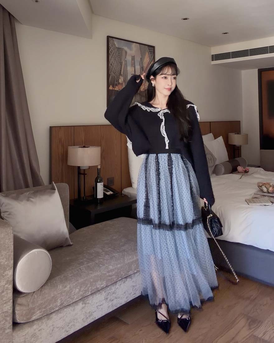 LINA LINA著迷瞬間蕾絲滾邊披肩式大翻領上衣-唯美黑