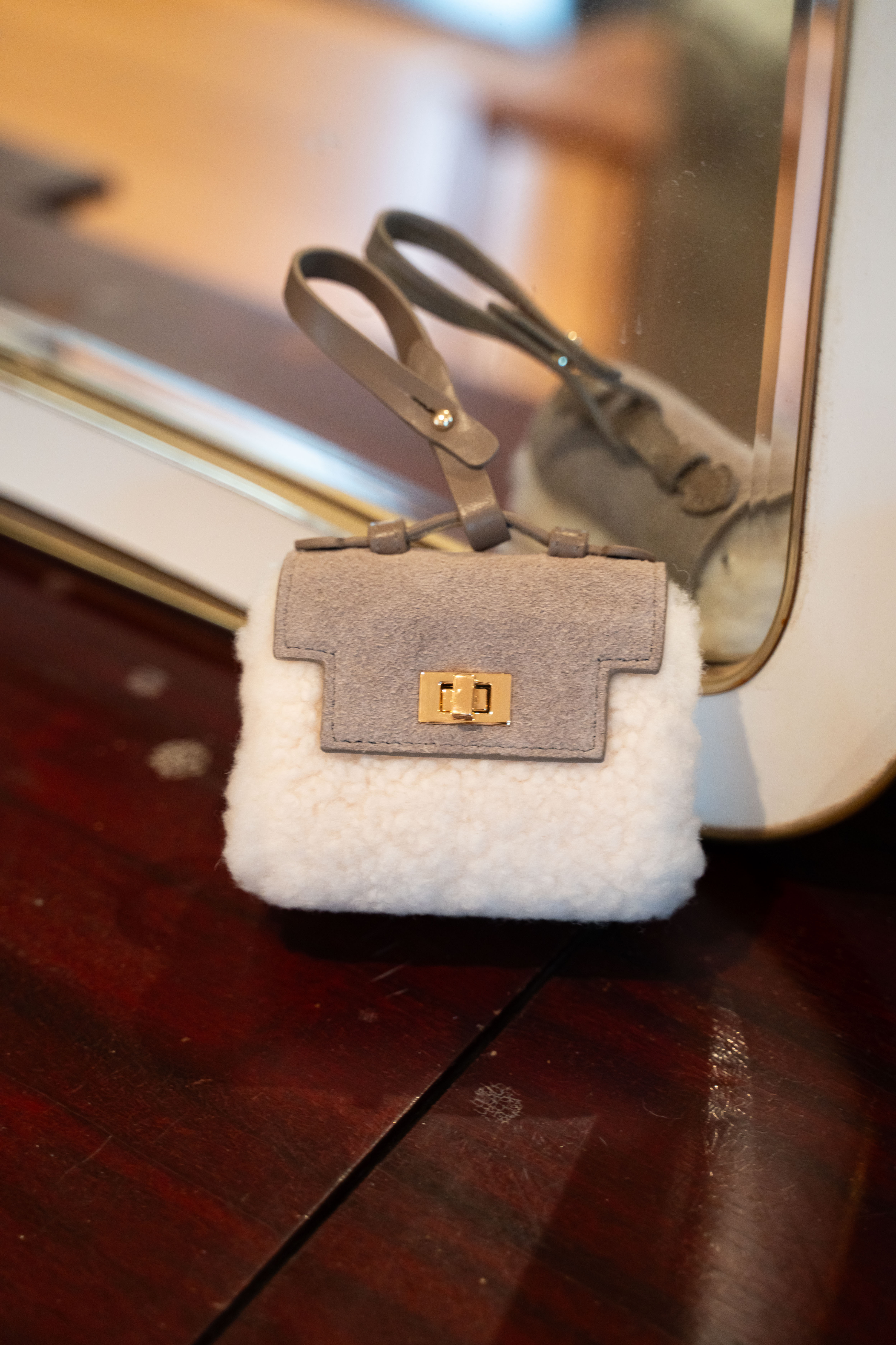 【3色入】UGG 26AW Ozlana Mini shearling Pouch