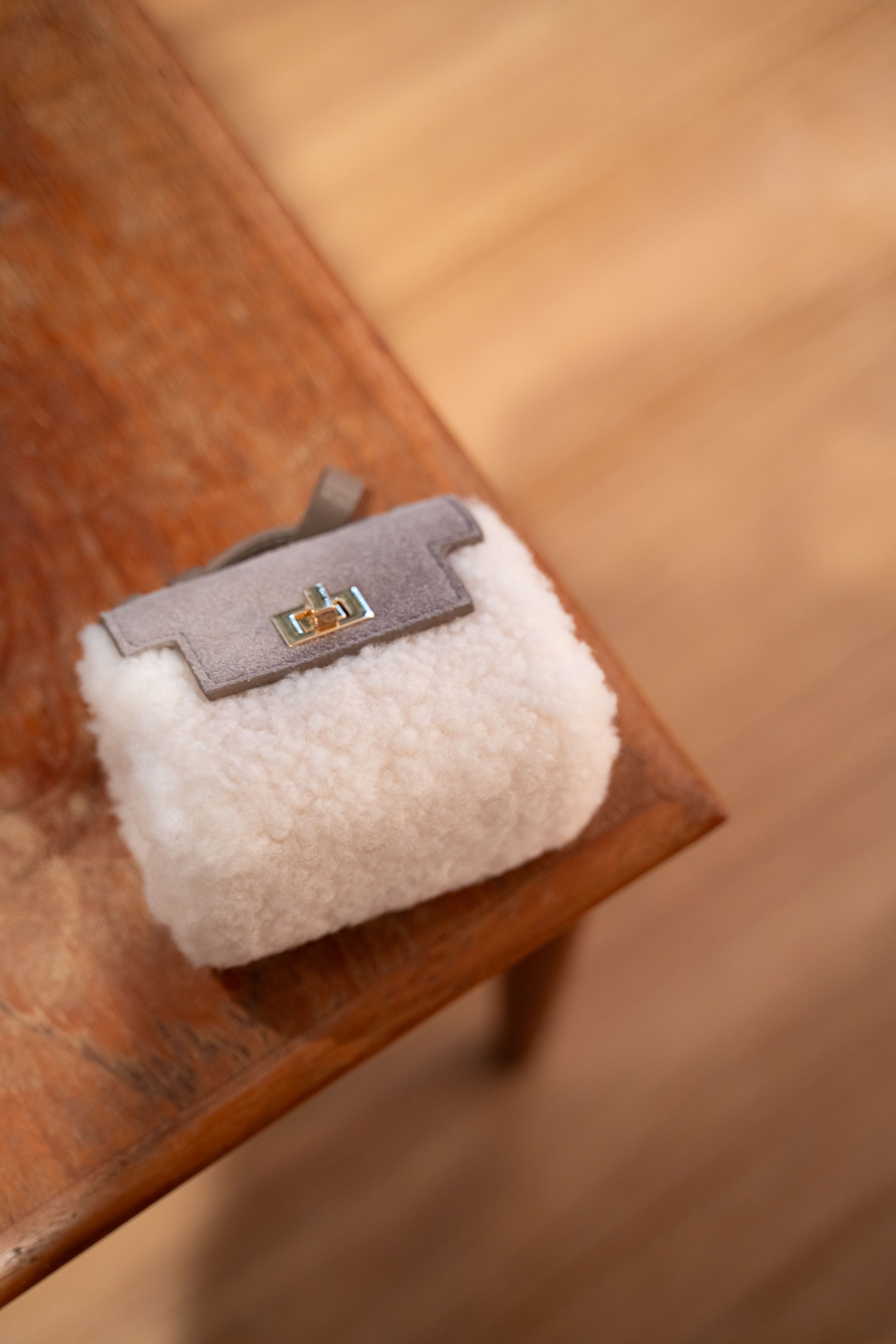 【3色入】UGG 26AW Ozlana Mini shearling Pouch