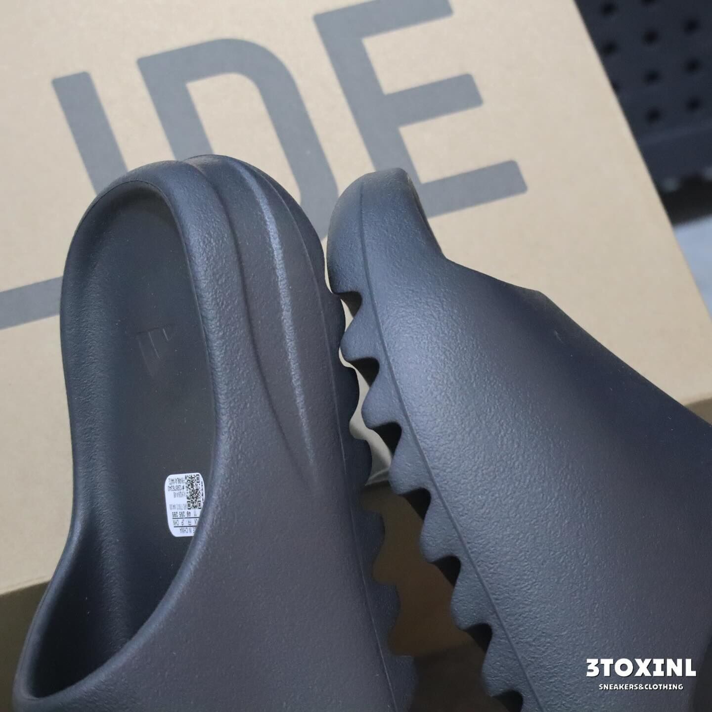 (預訂) Adidas Yeezy Slide - Onyx