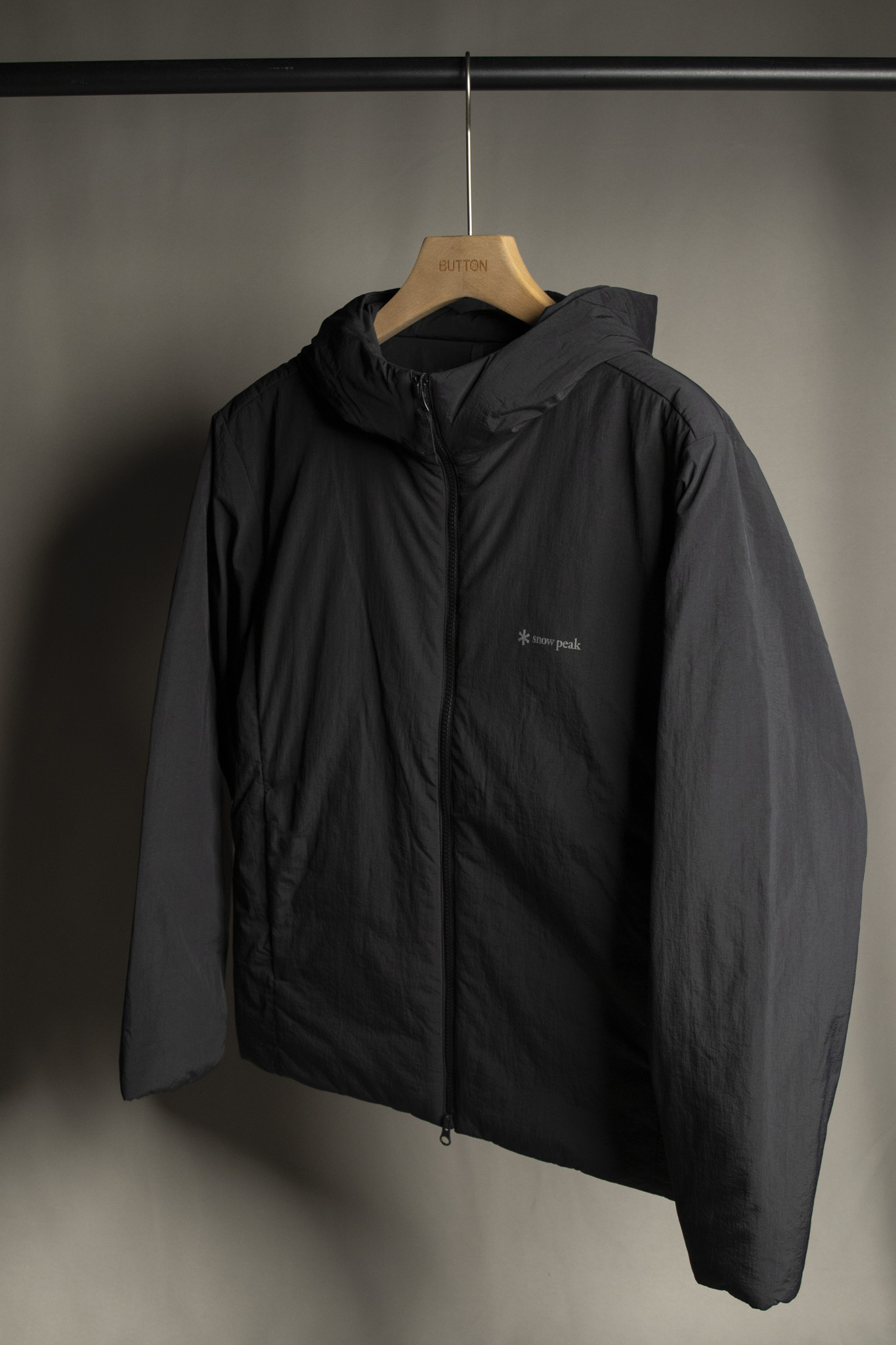 Snow Peak Land Lettering Hooded Light Down Jacket LAND 背面字樣連帽輕量羽絨外套 S26WMGDJ52