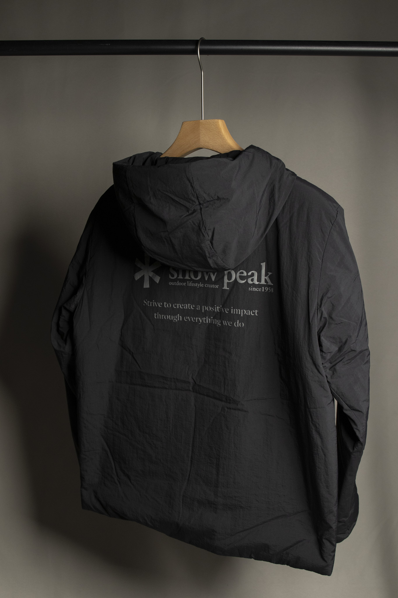 Snow Peak Land Lettering Hooded Light Down Jacket LAND 背面字樣連帽輕量羽絨外套 S26WMGDJ52