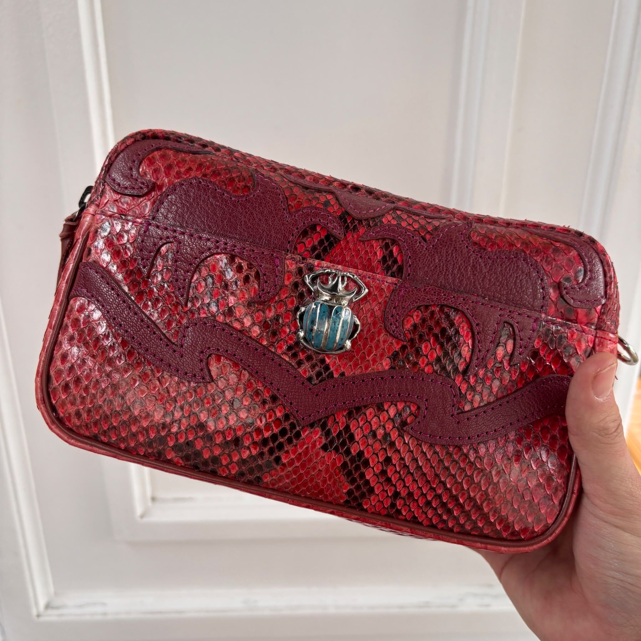 SMA-HHG1010-057 CLARIS VIROT-Sac Patchwork Python et Cuir Lily Rubis 3824 (A57)