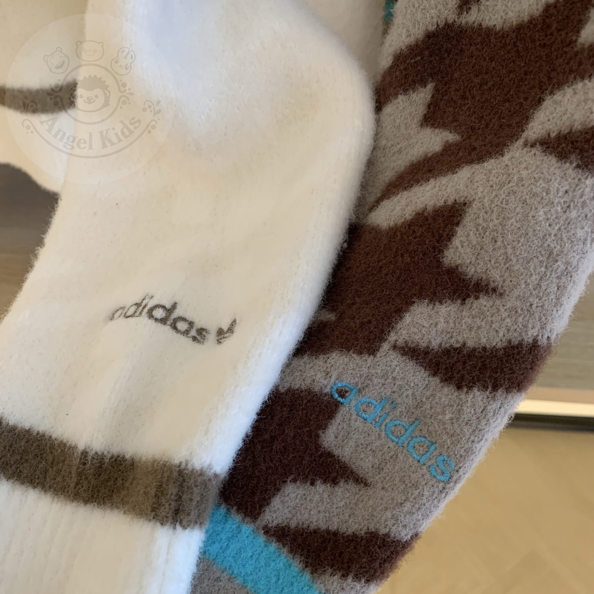 Adidas V領圓Logo針織上衣 十月團