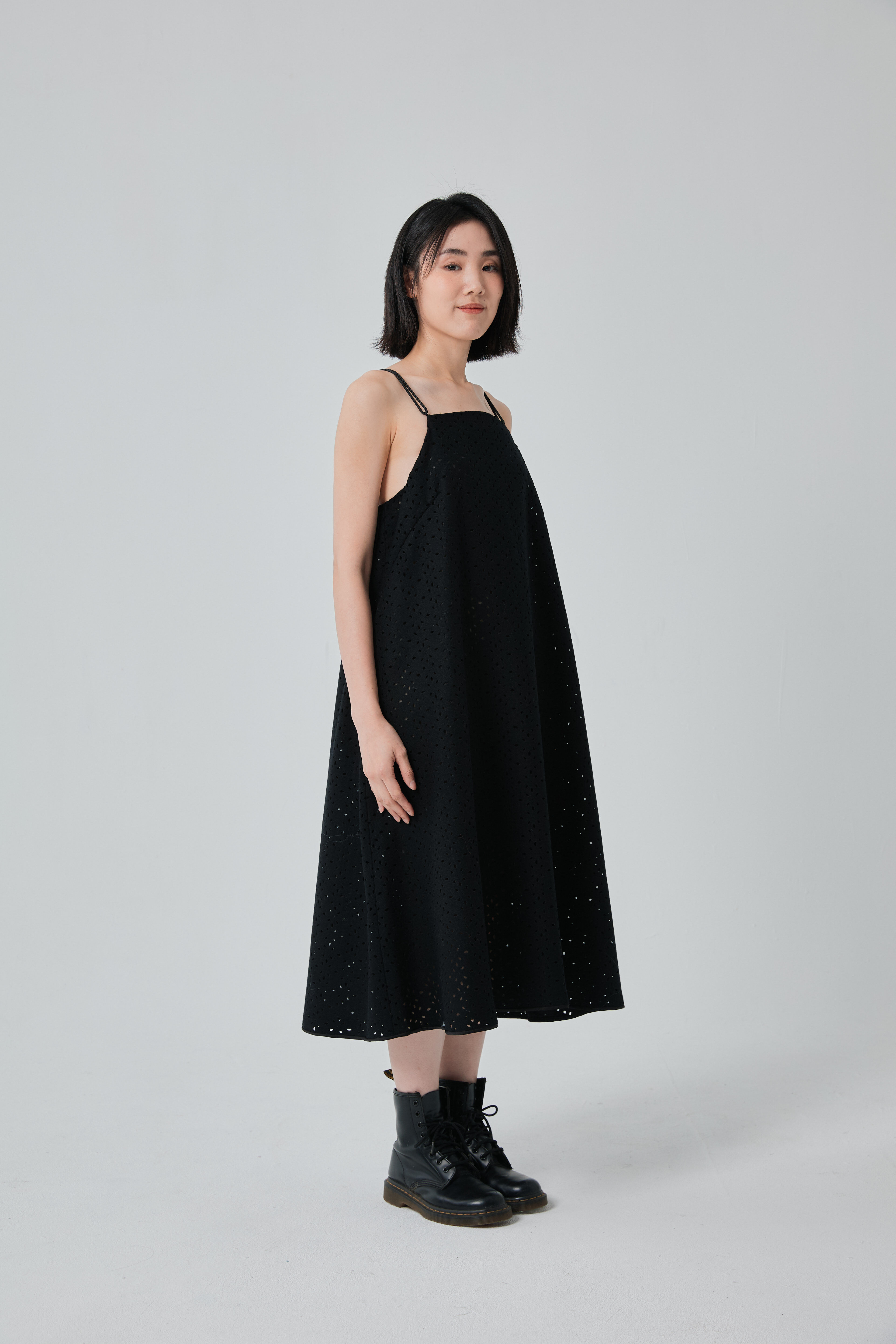 露背線條洋裝 黑