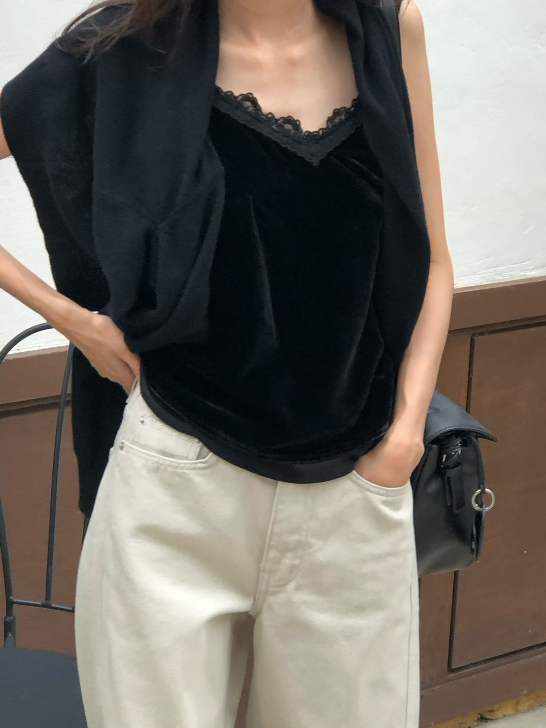 吊帶蕾絲邊絨布背心