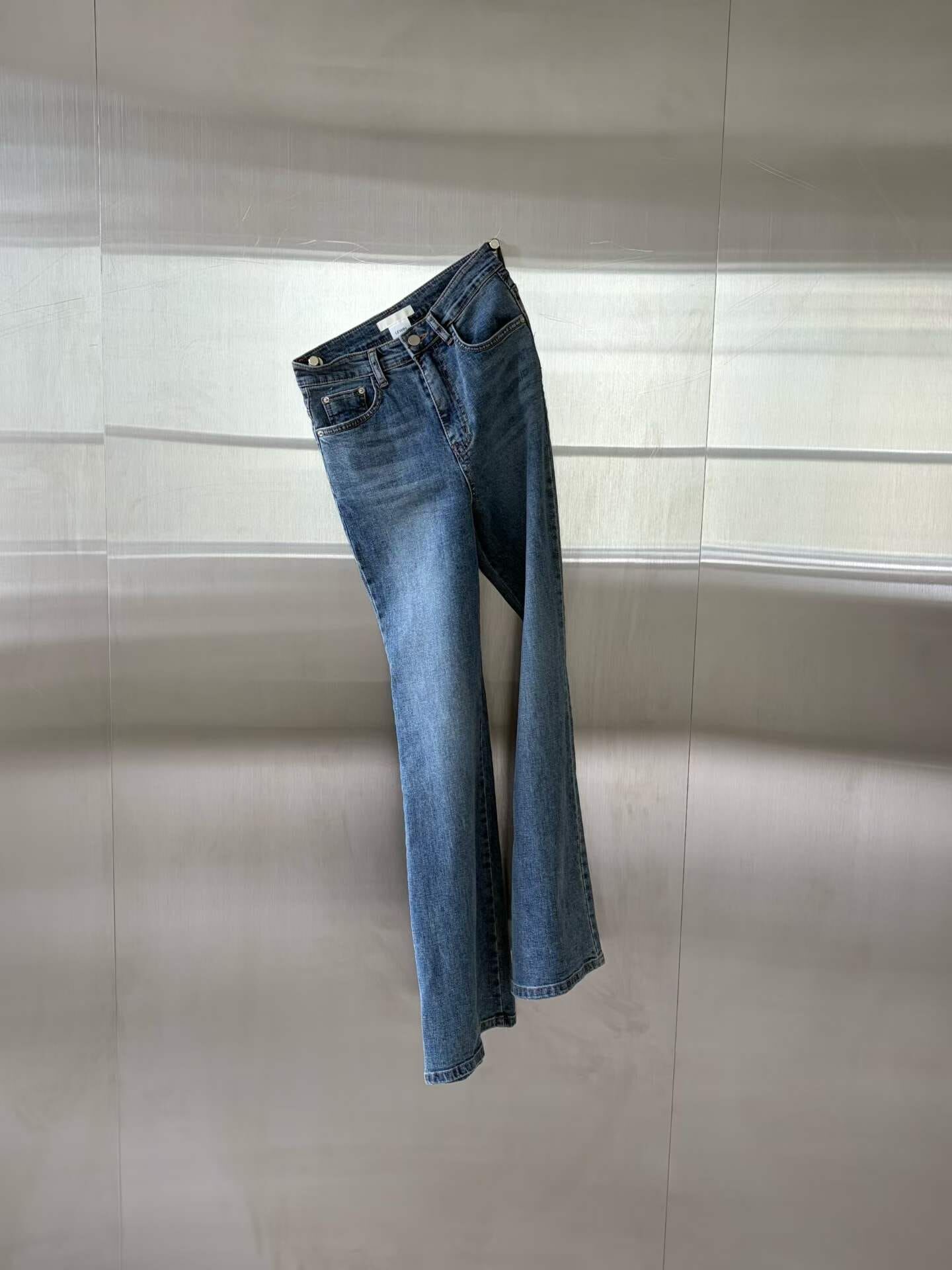 LW7215 中藍色微喇叭牛仔褲