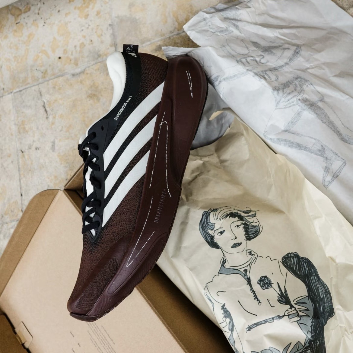 【代購】adidas × SFTM SUPERNOVA RISE 3 聯名緩震跑鞋 男款 紅棕