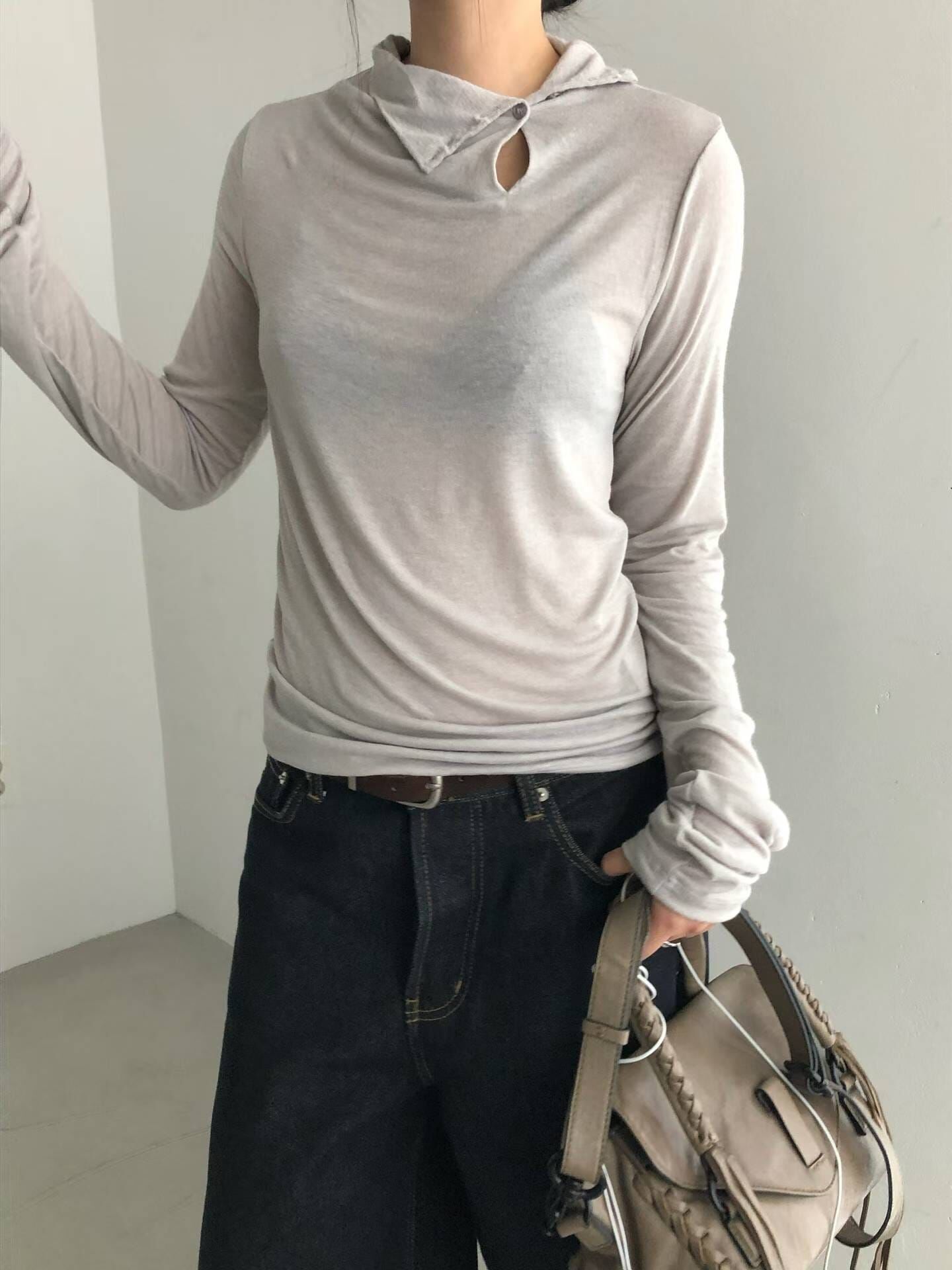 PN7214 半高領側排扣開洞透膚上衣