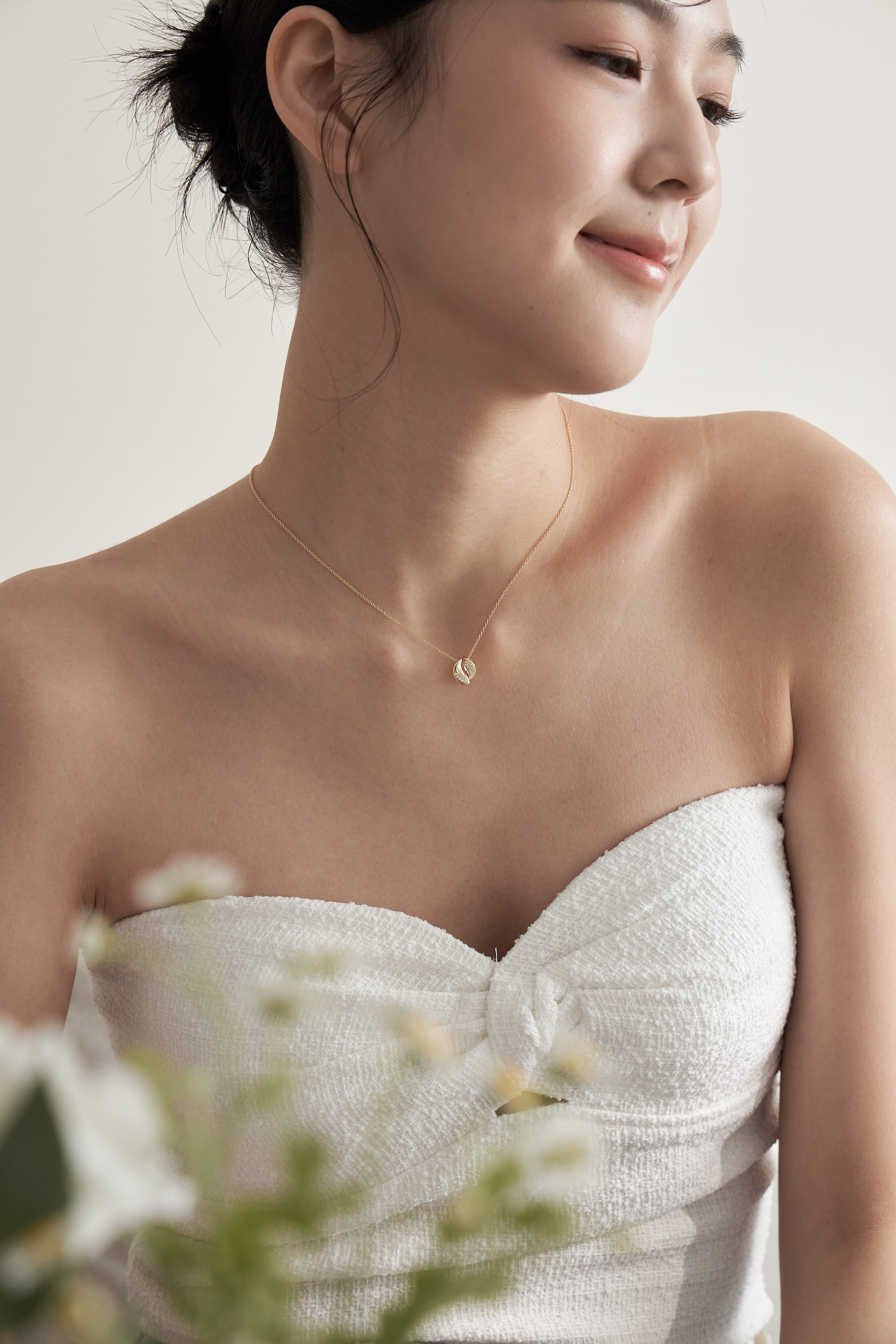 YUN 允項鍊佩戴情境