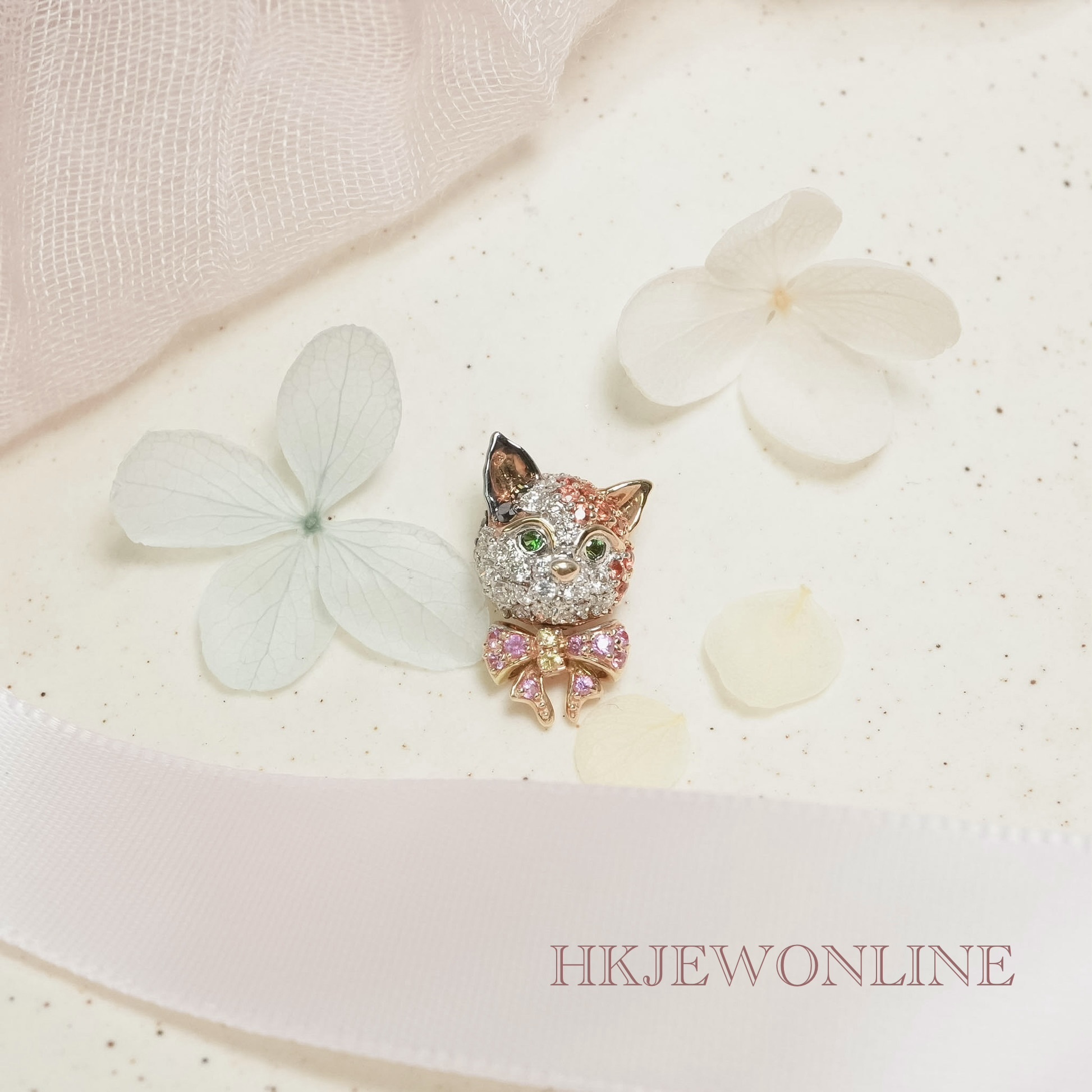 18K Gold Multi Sapphire & Diamond Cat With Bow Pendant (Necklace Not Included）