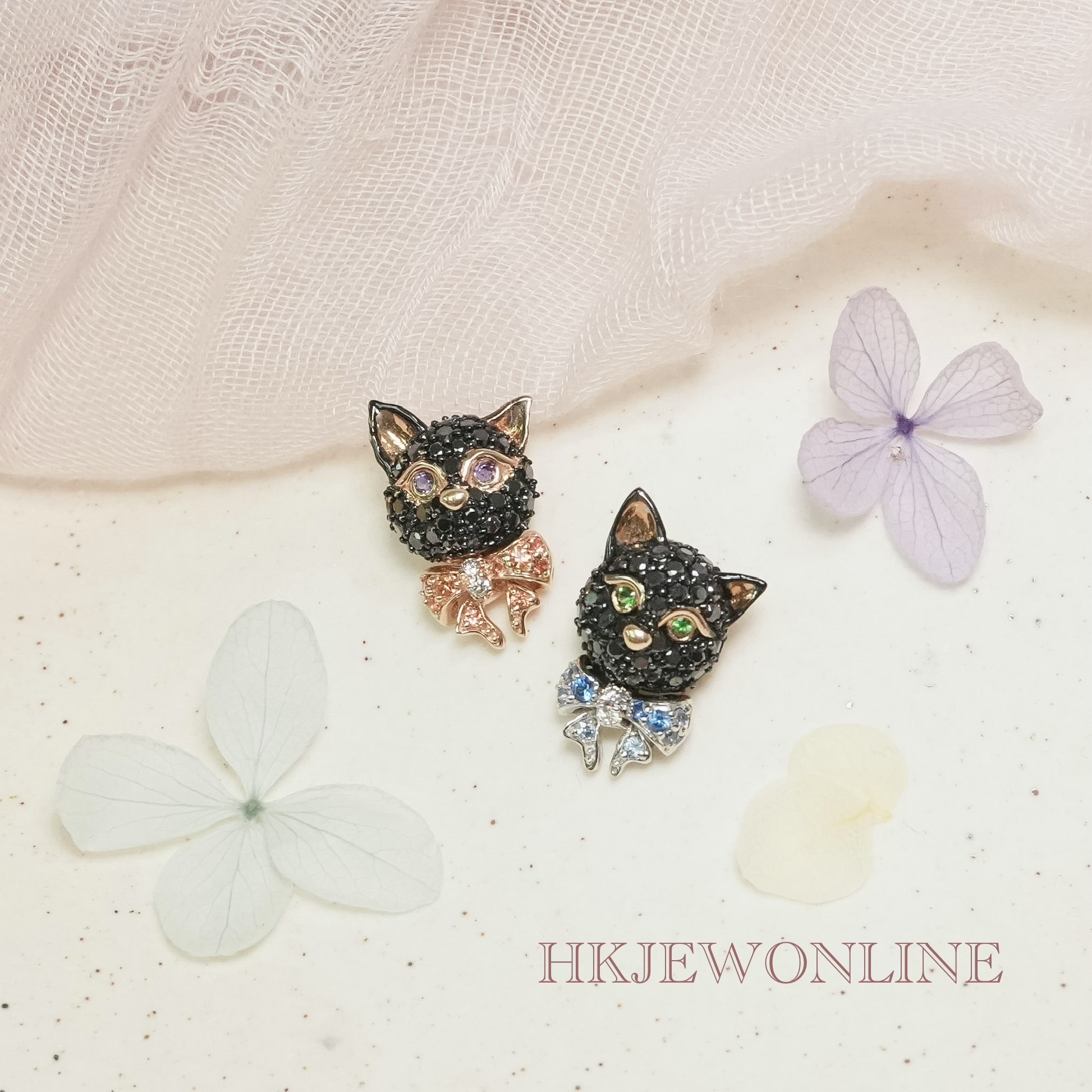 18K Gold Multi Sapphire & Diamond Cat With Bow Pendant (Necklace Not Included）