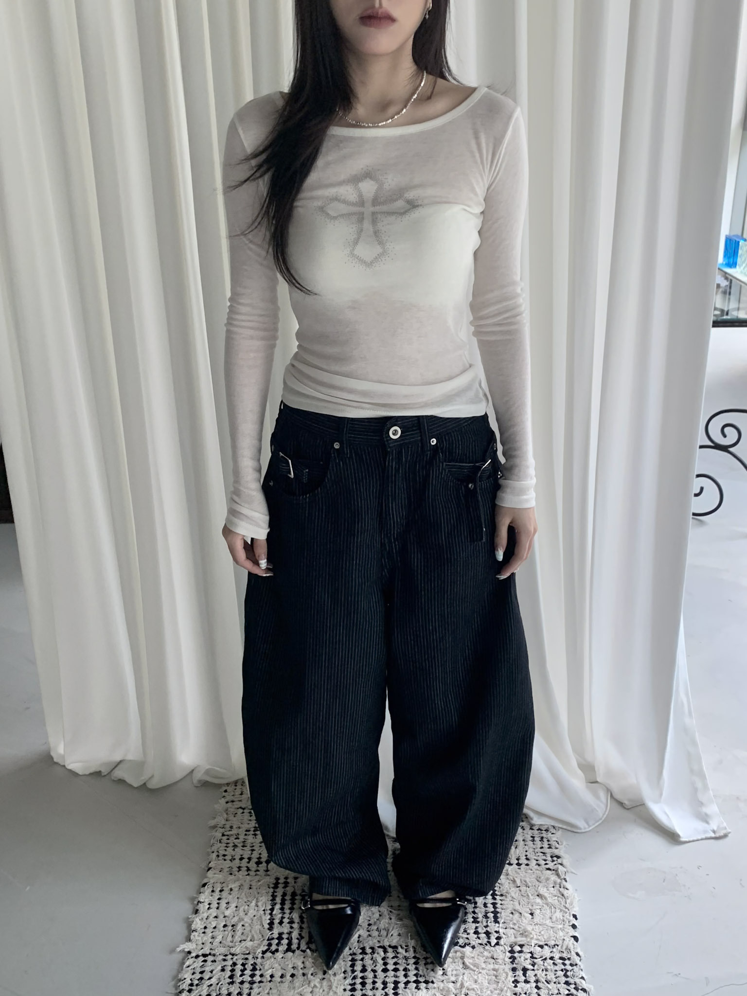 ISA_韓女都在穿! 十字架透肌感微辣修身上衣_69059