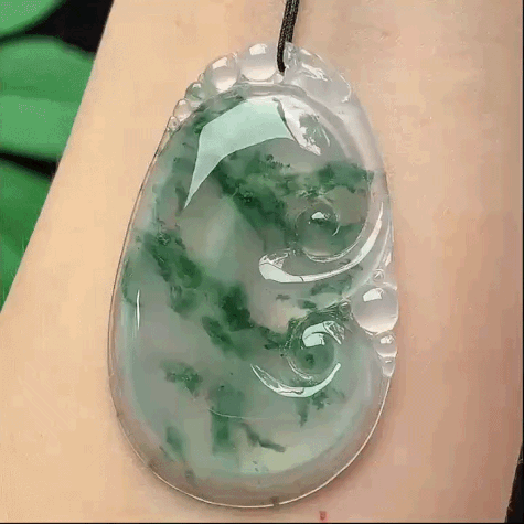 105330 翡翠冰種飄花如意